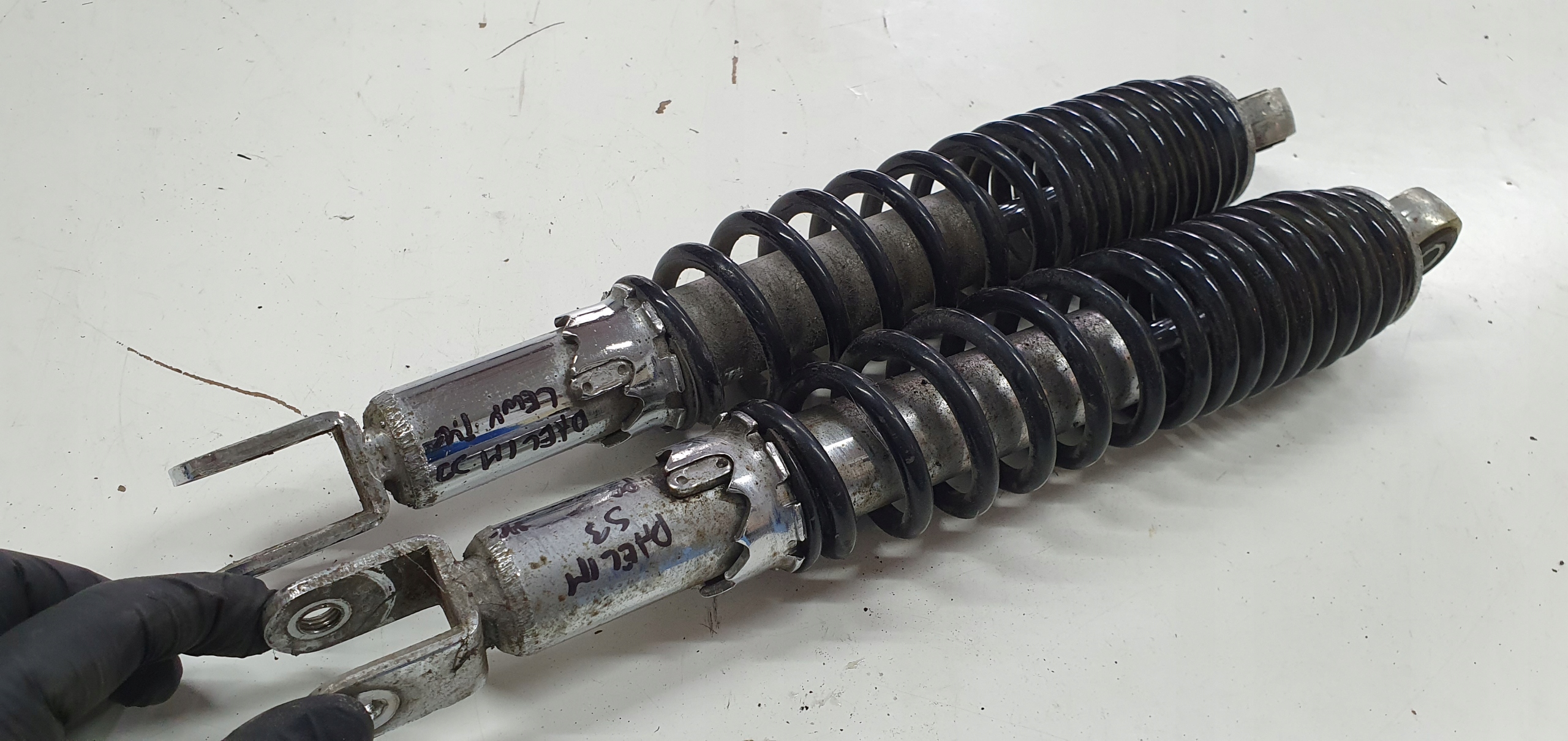 DAELIM S3 125 амортизаторы сзади