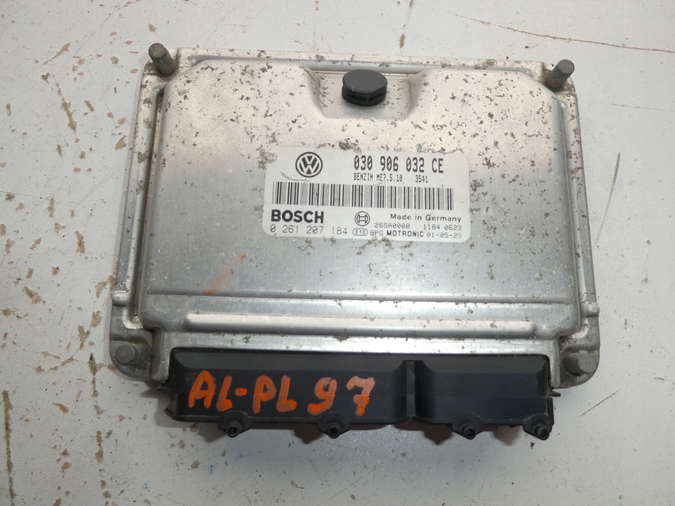 VW AUDI control unit computer of the engine 030906032CE