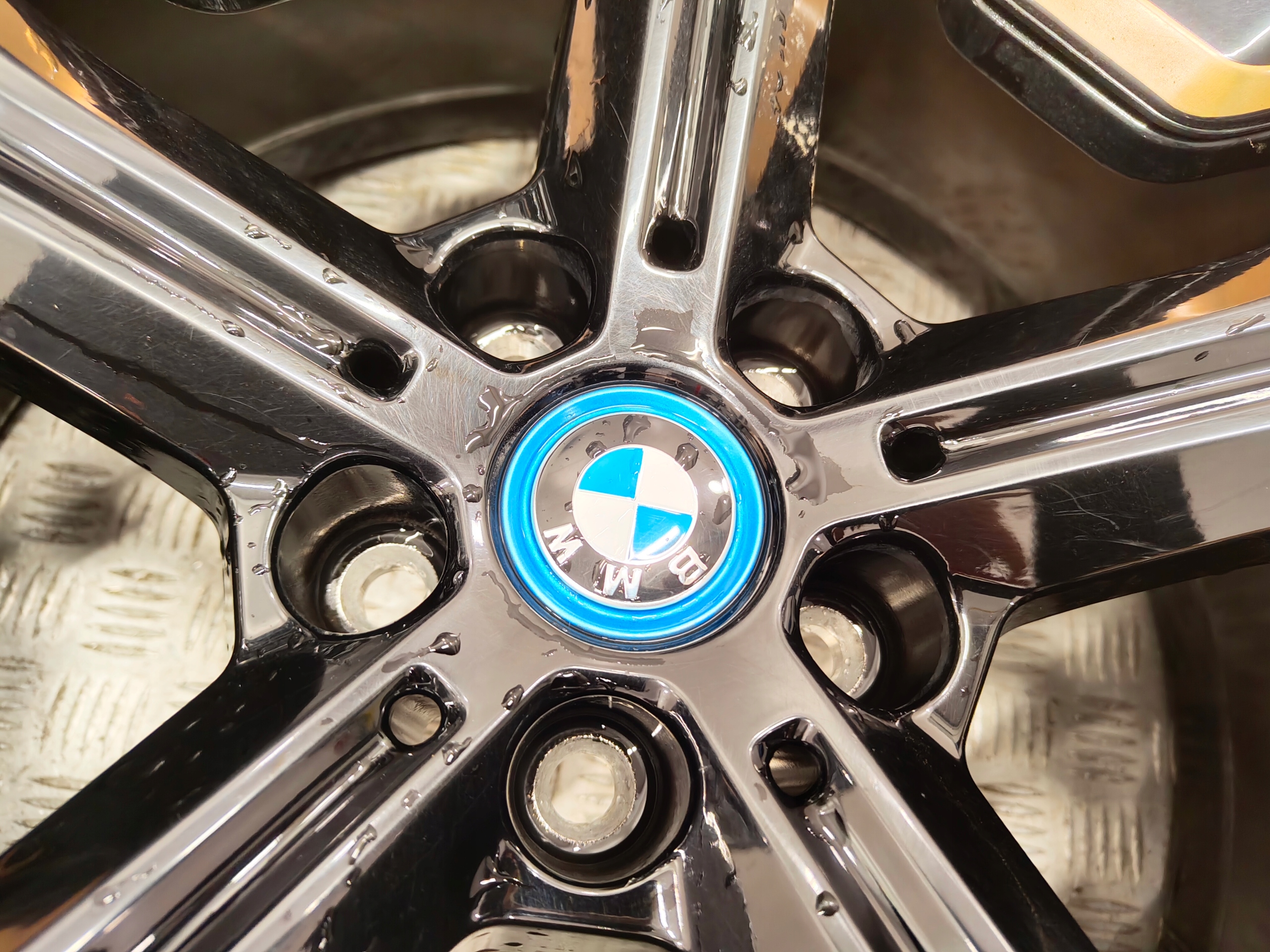 BMW iX i20 wheels discs 22 CALE tyres summer PIRELLI 275/40R22 m-packet