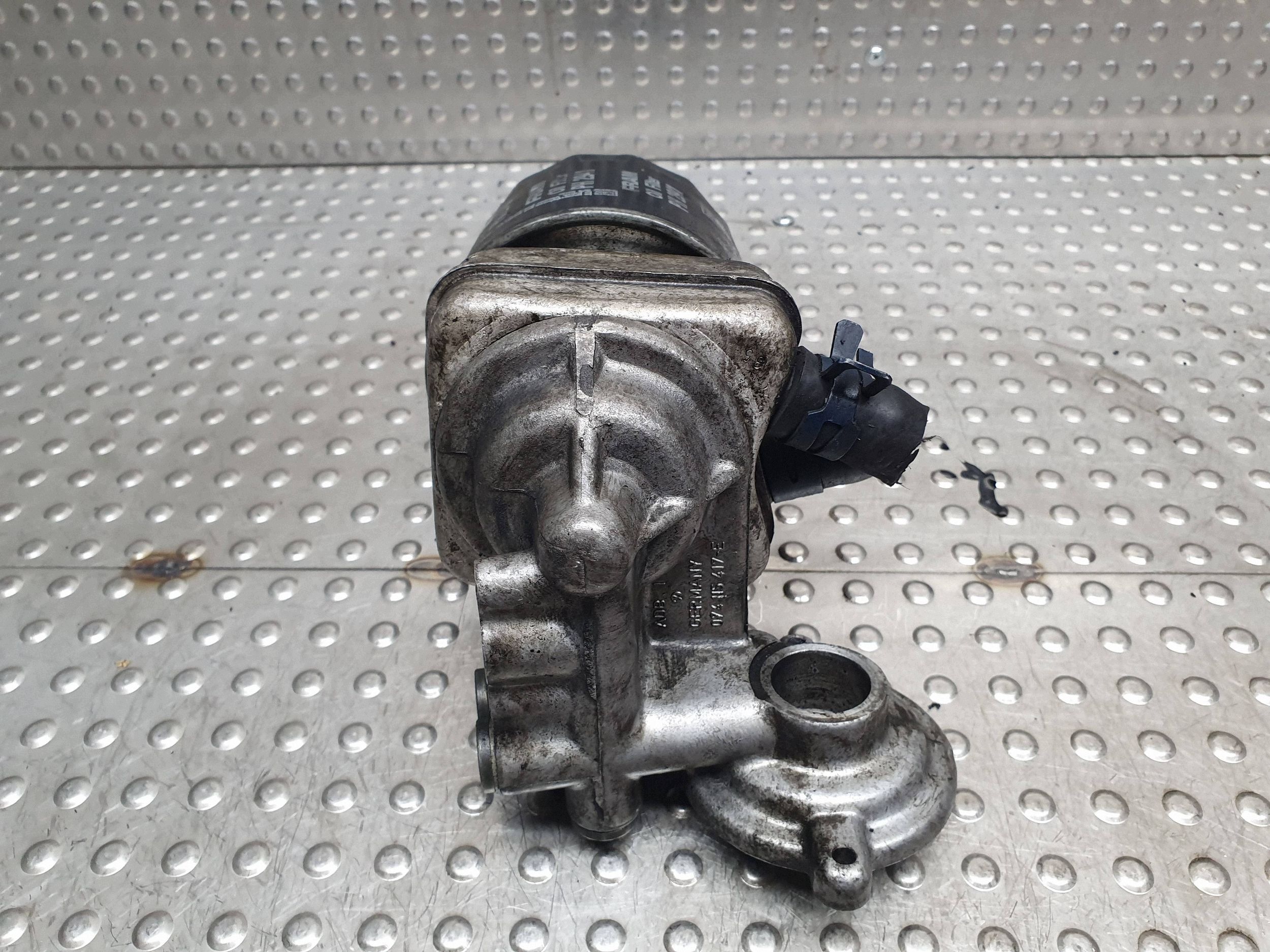 Supporto filtro olio Radiatore / Raffreddatore 074115417E VOLVO S80 e 2.5 TDI