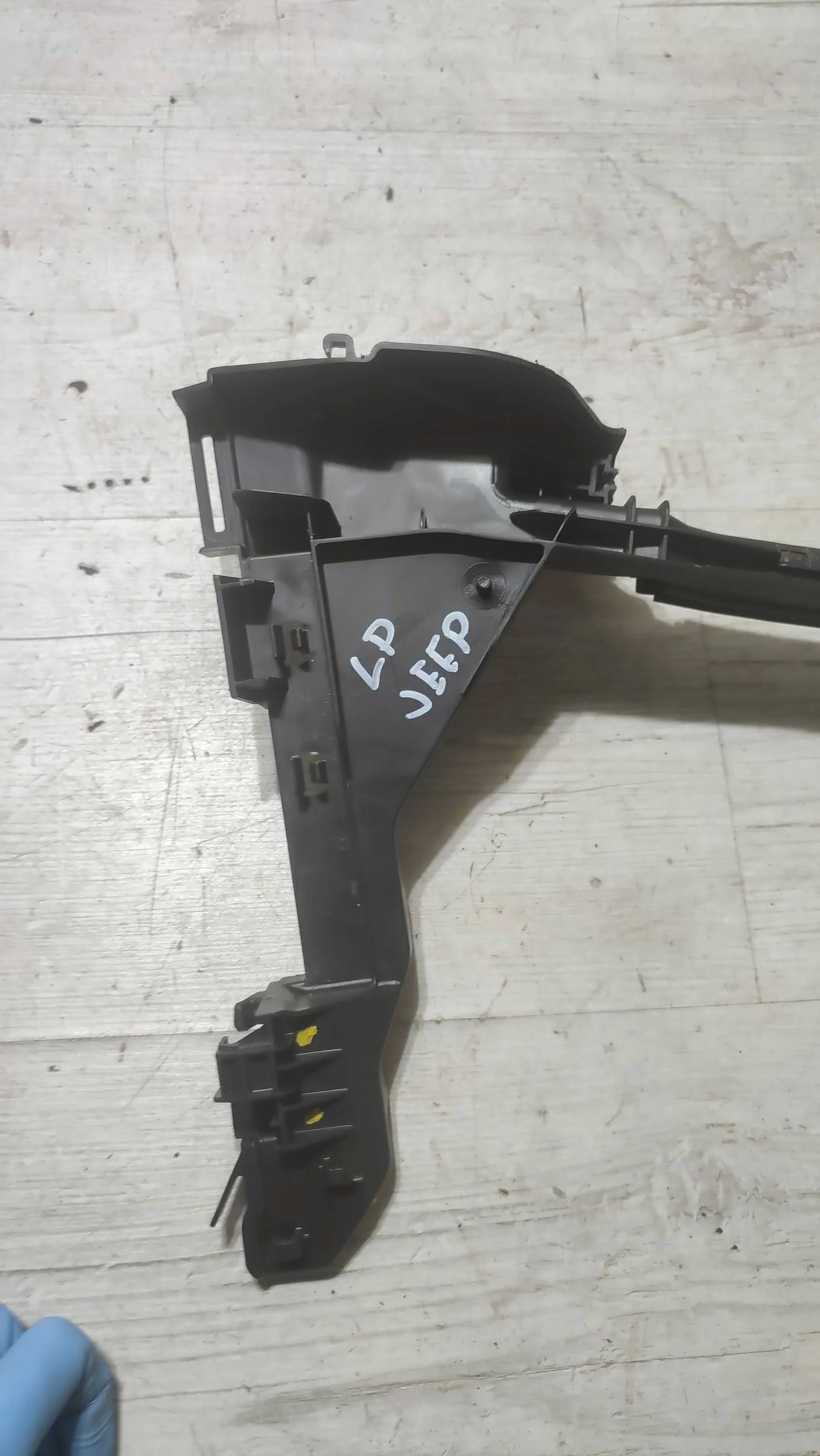 Jeep Cherokee 2015 front left prowadnica windows left front