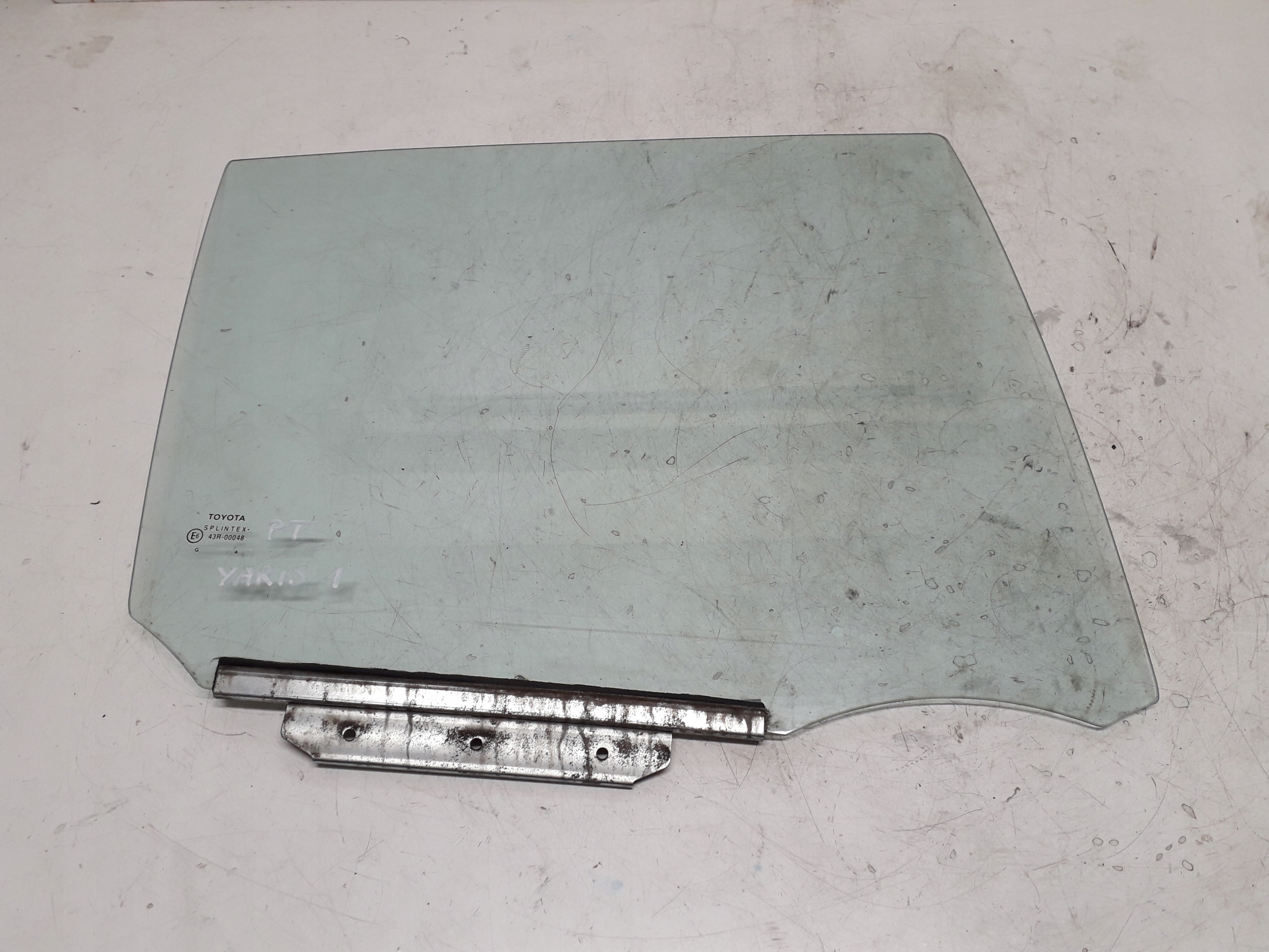 TOYOTA YARIS I 1 02-06 LIFT SZYBA PRAWA TYLNA TYŁ