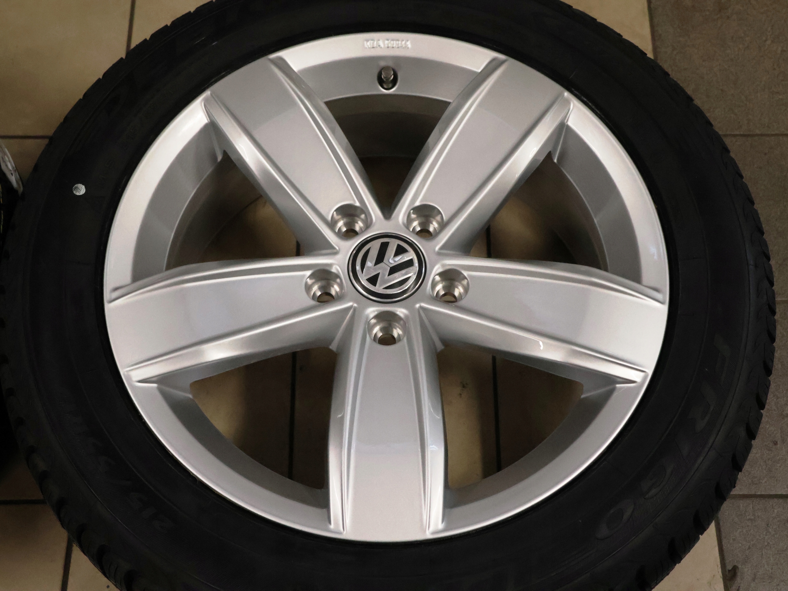 VW TROC T-ROC KOŁA ZIMOWE 215/55R17 DĘBICA NOWE Rodzaj opon Zimowe