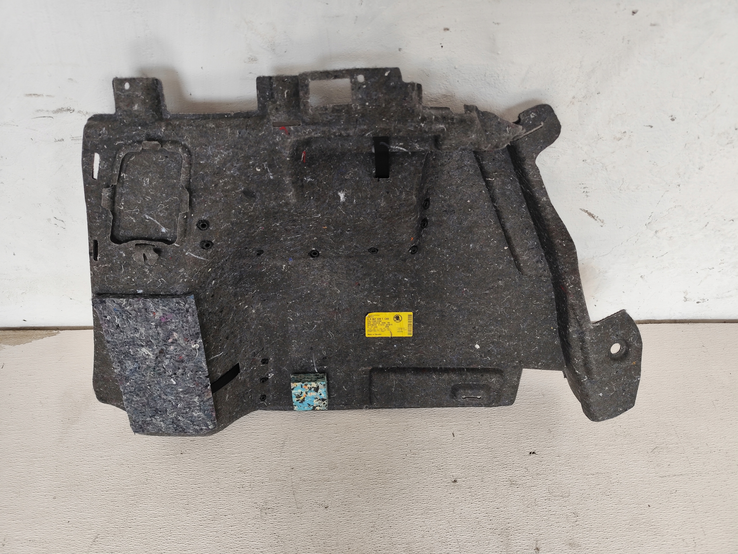 SKODA KAROQ 2024 boot upholstery right