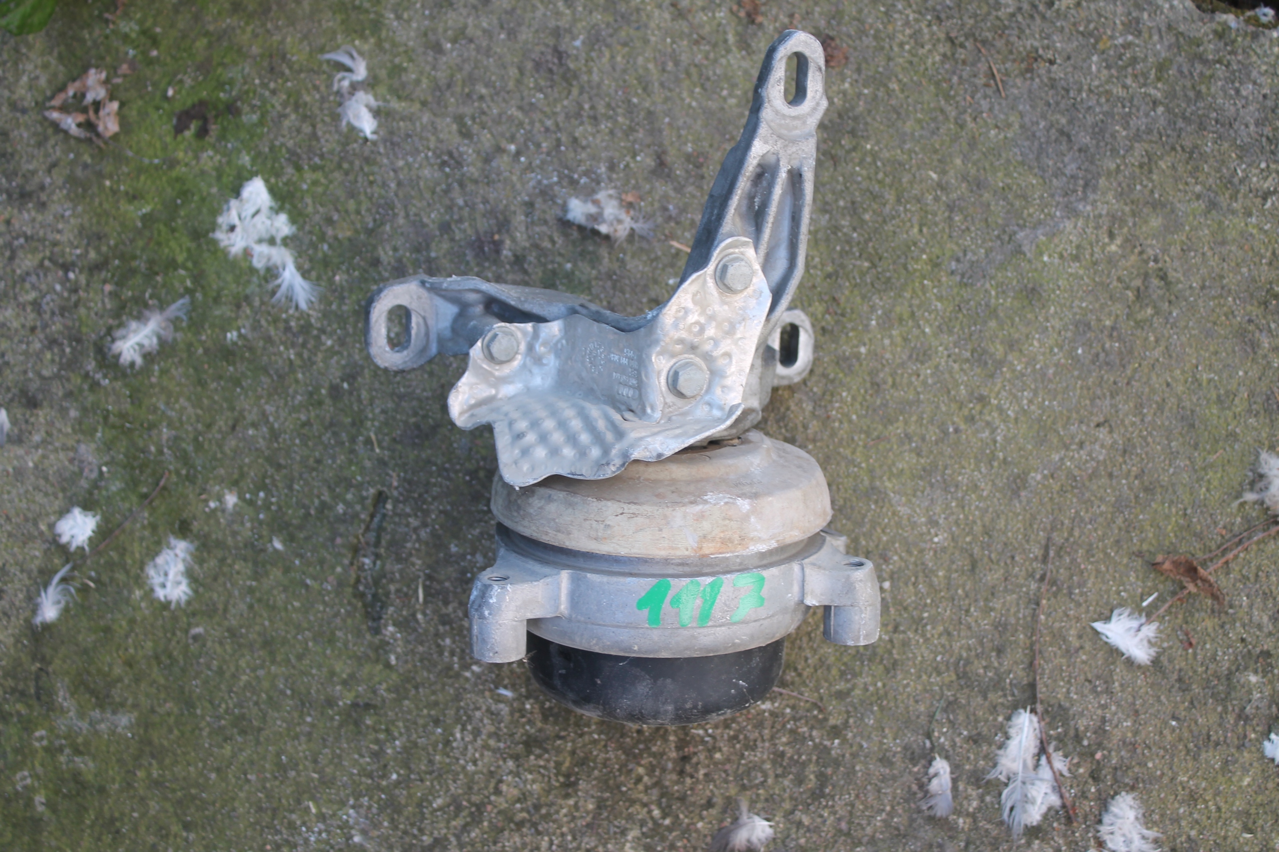 1117. support engine mount 4M0399152Q