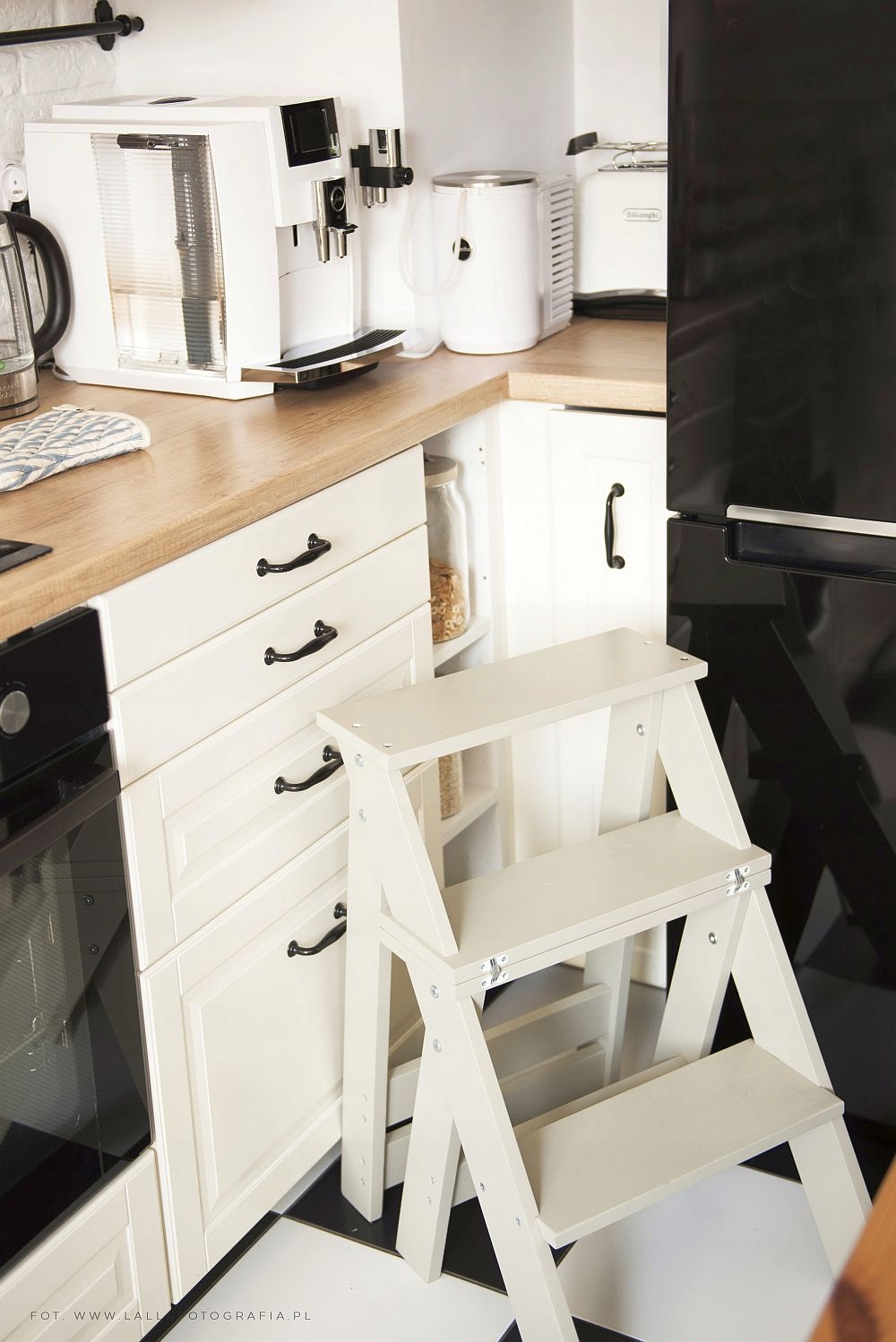 2W1 KRZESŁO SCHODKI TABORET SKŁADANE DREWNIANE KREMOWE WIELOFUNKCYJNE Kolor mebla szary