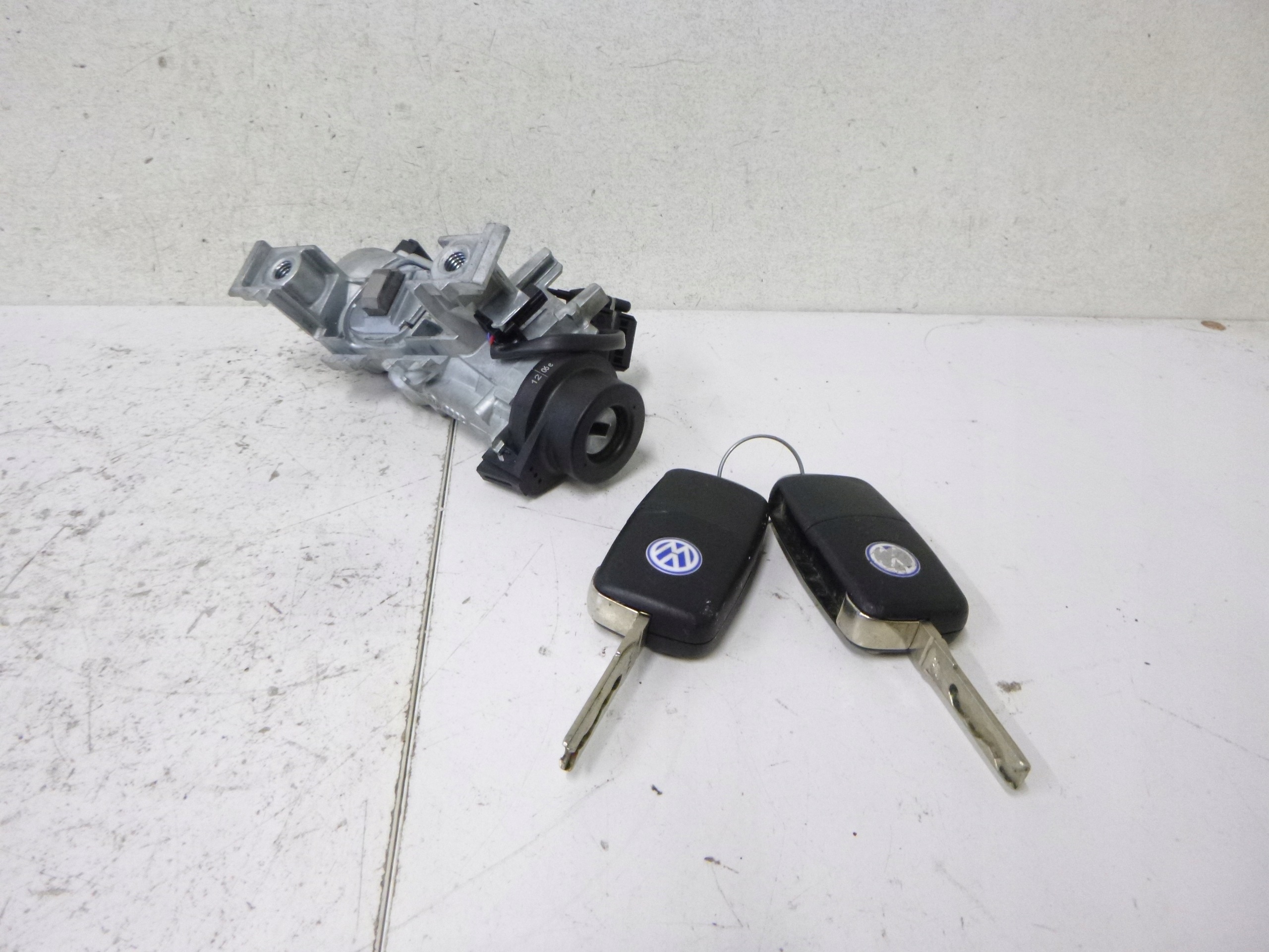 ignition connector key keys VW Touran Golf V 1K0905851 OE
