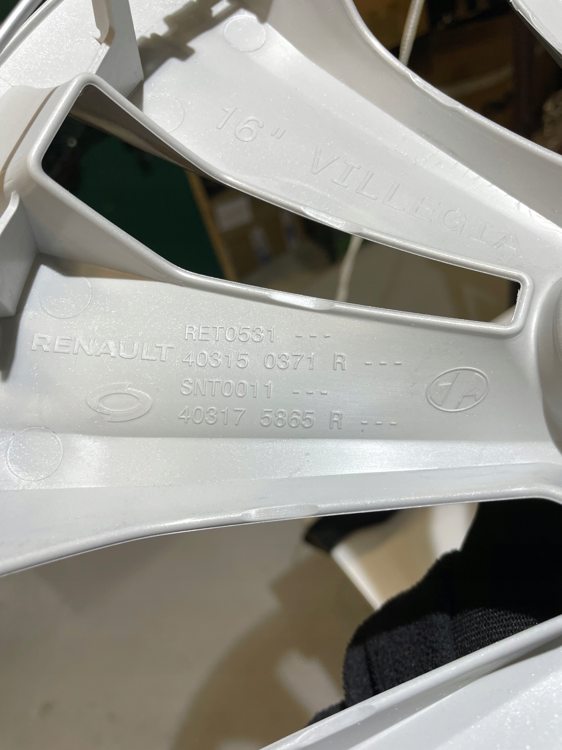 RENAULT CAPTUR II DECORATIVE DISC COVER 16'' 403150371R