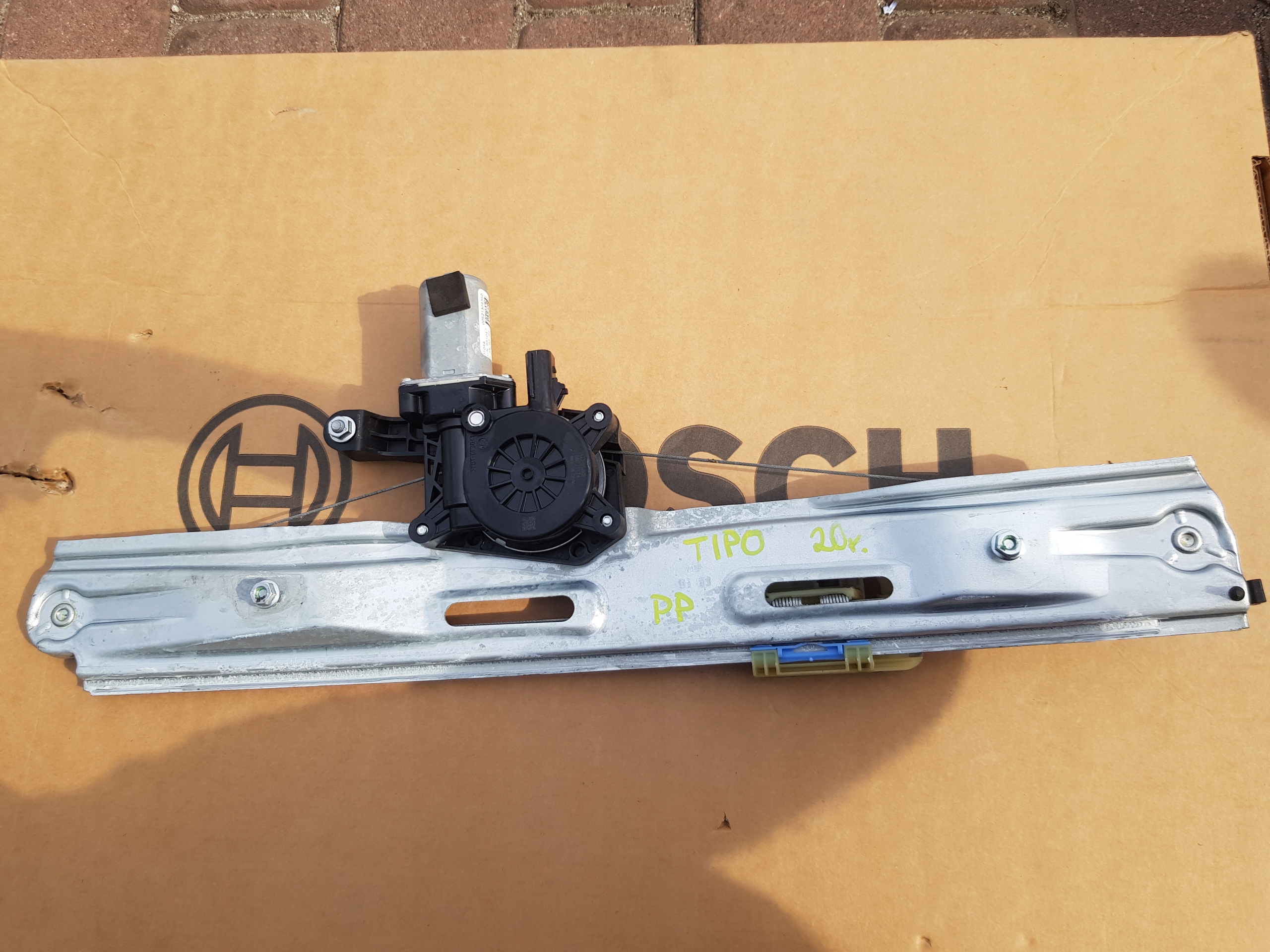 Fiat Tipo II Podnośnik szyby prawy przedni 2019