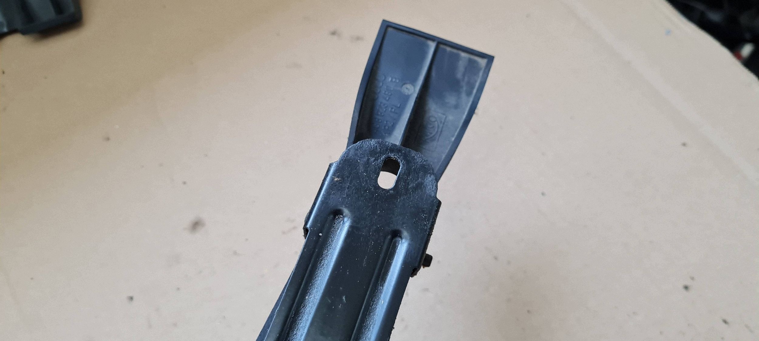 A7 4G S7 RYGIEL lock ZATRZASK bonnets front 4G8823480B