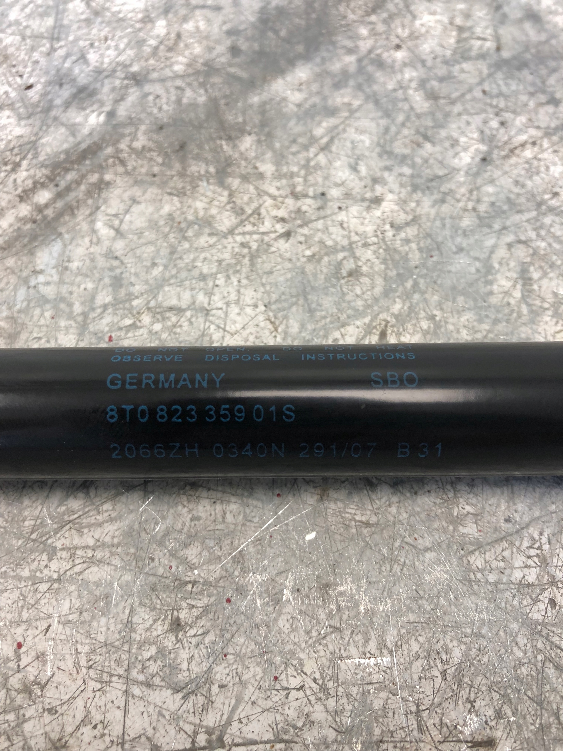 damper bonnets AUDI A5 8T0823359
