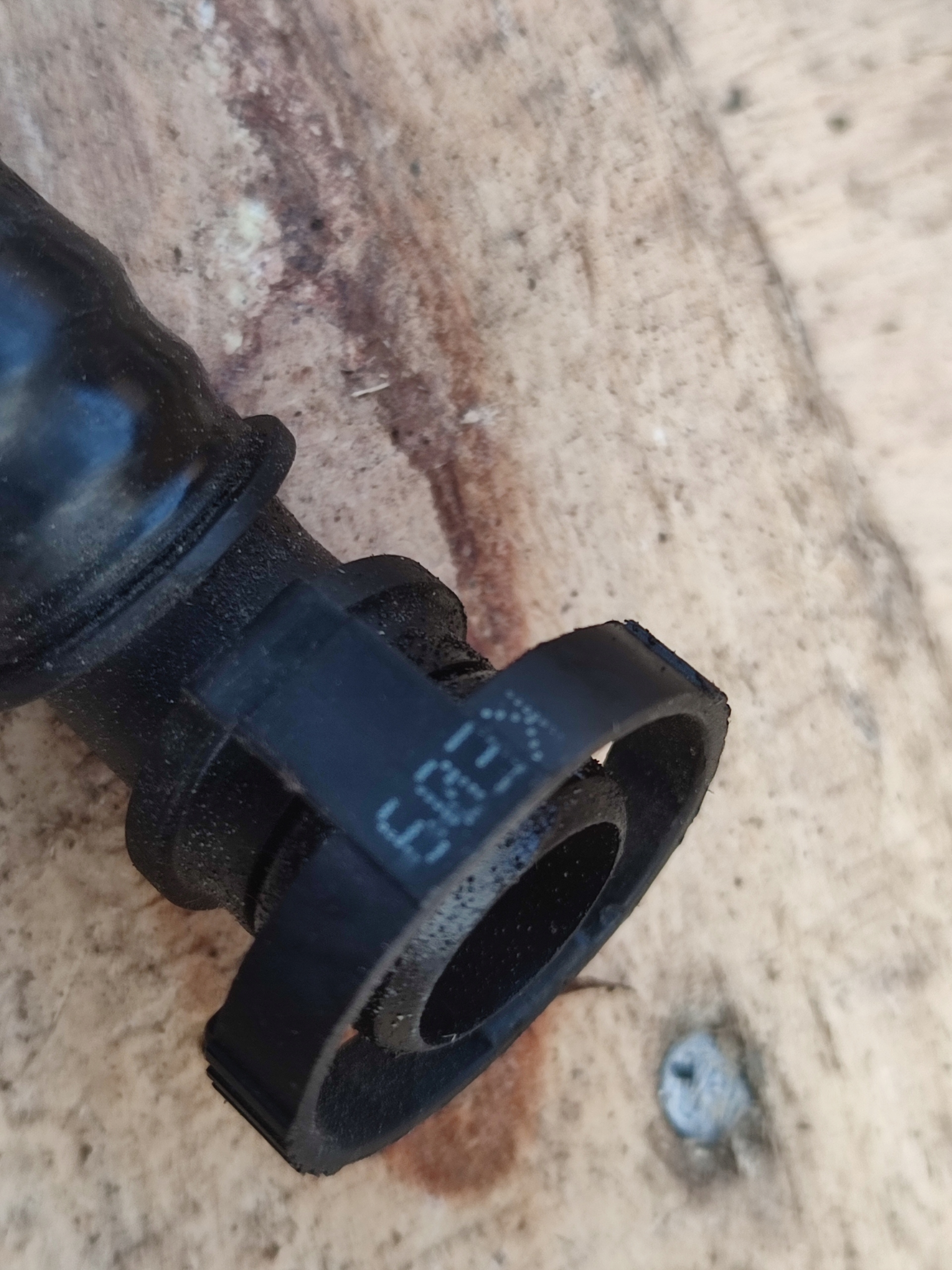 pipe odpowietrzajaca Volkswagen Audi 06H103221J