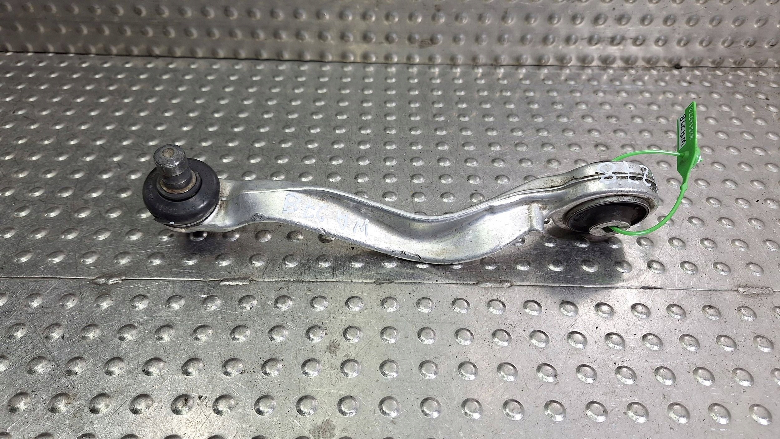 arm right front upper OE 4D0407512F AUDI A4 B6 A6 C5 PASSAT B5 SUPERB and
