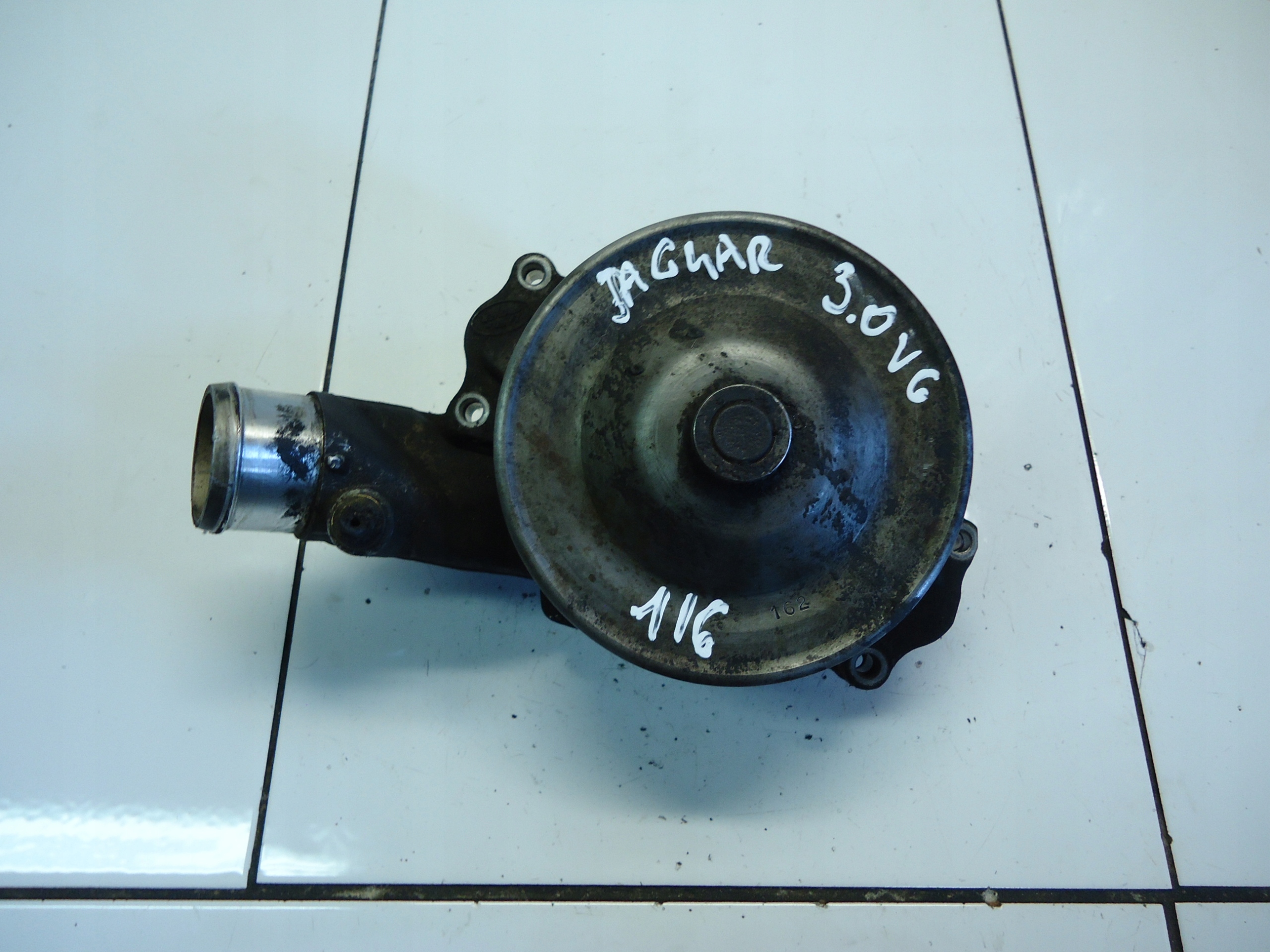 JAGUAR XF 3.0D V6 306PS water pump 8W938K500BC