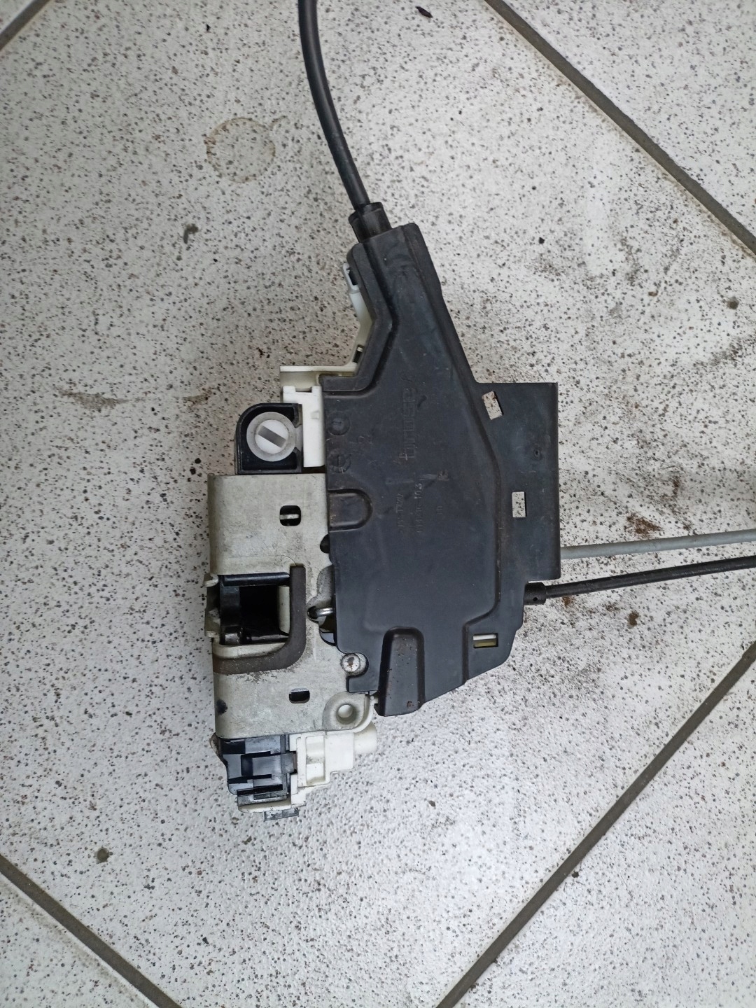 lock door rear part right side Jeep Cherokee 5 2014 04589914AD
