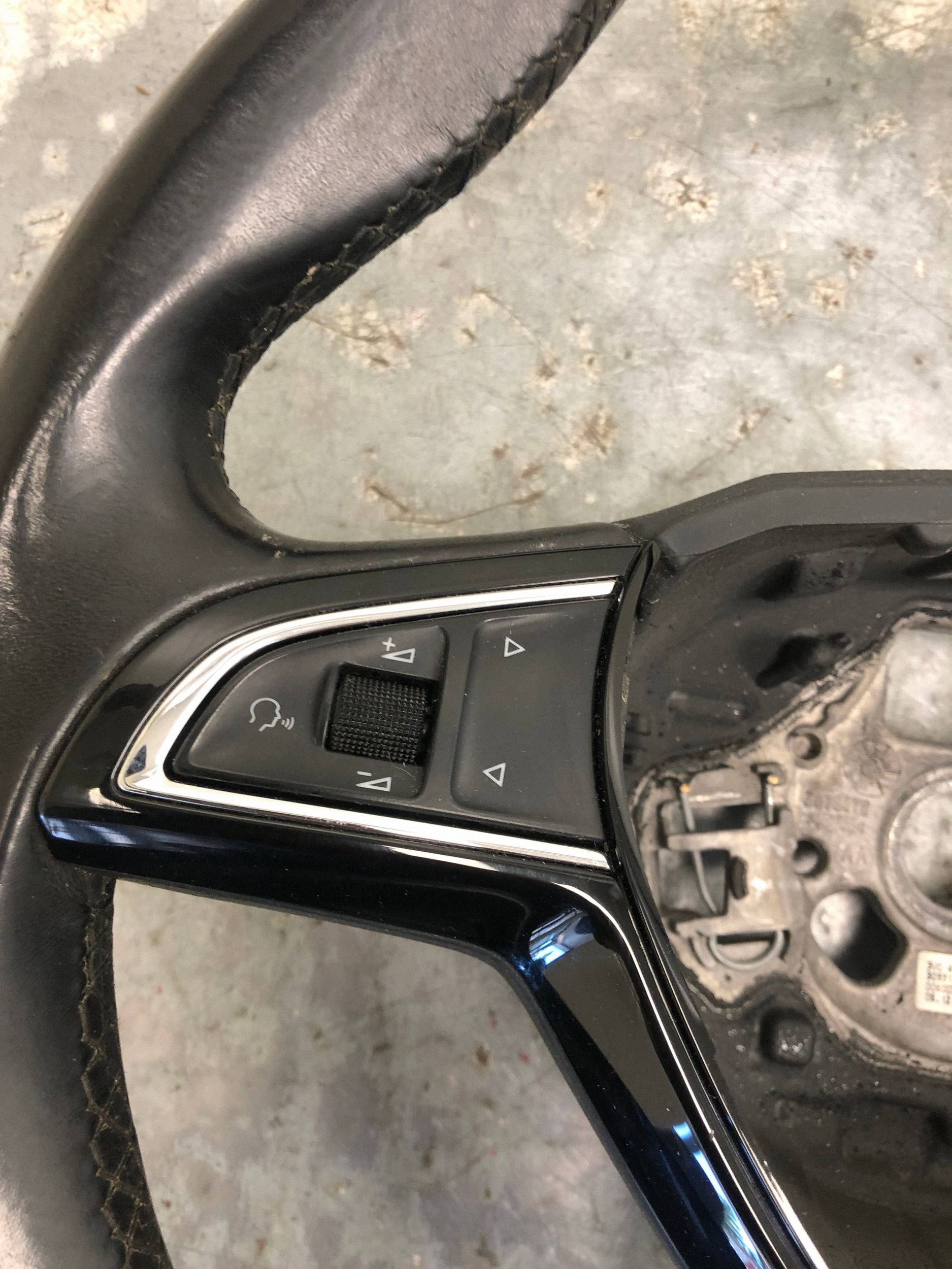 lenkrad Leder MULTIFUNKCJA SKODA RAPID 5E0419685A