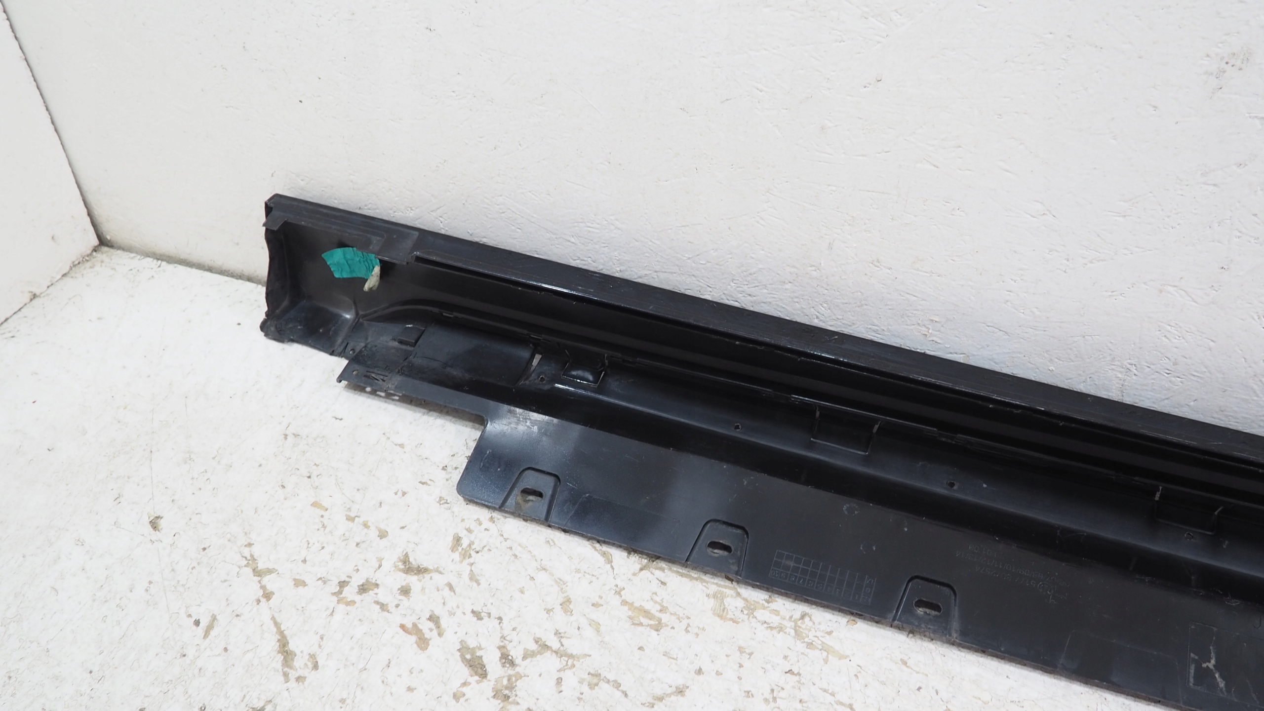 BMW 1 F40 M Pakiet moulding threshold right 8072574