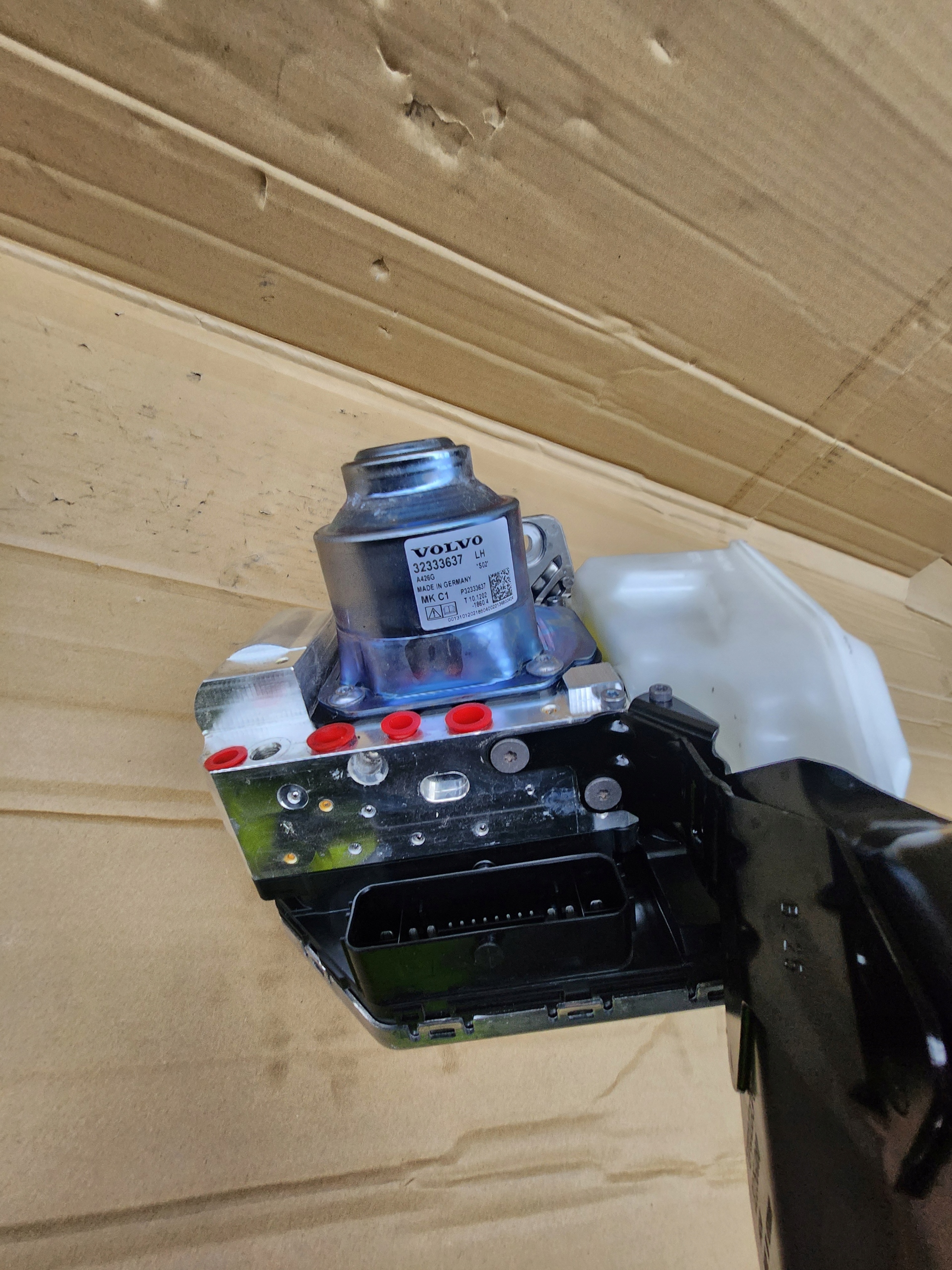 volvo XC60 II насос ABS сервопривод 32333637