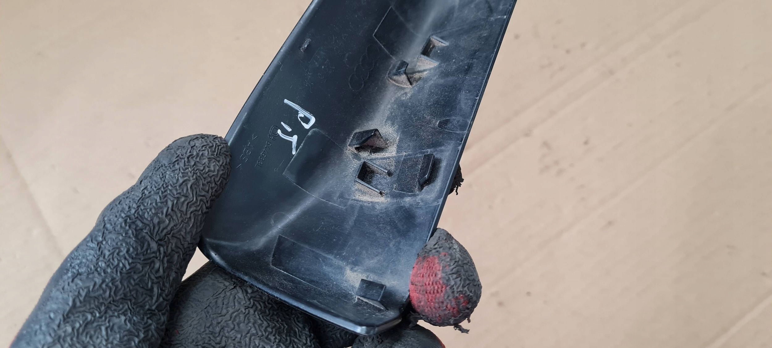 A6 C8 4K cover spoiler lights left rear part KOMBI 4K9945255