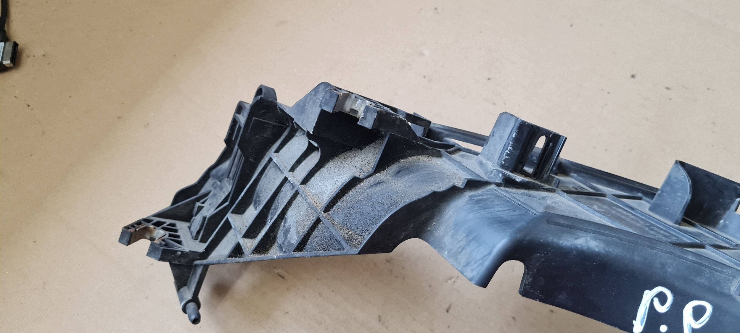 A7 4G S7 bracket holder lights right front 1301073049 4G8941454A
