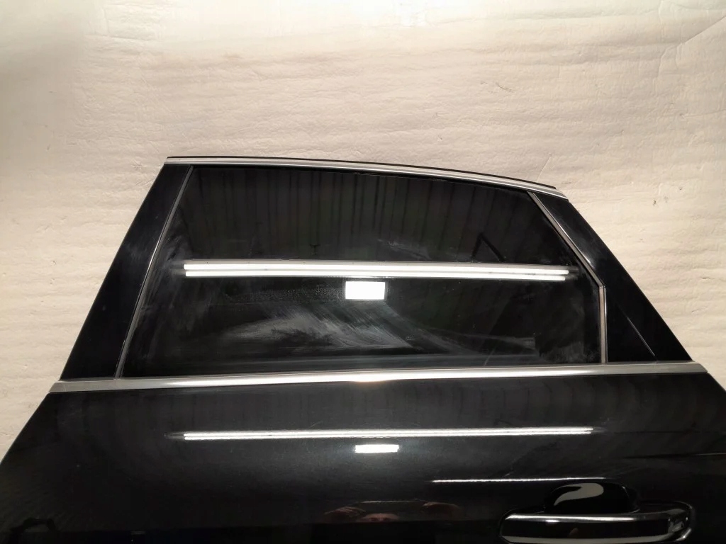 AUDI A4 B9 LIFT Sedan Tür links heck LY9T