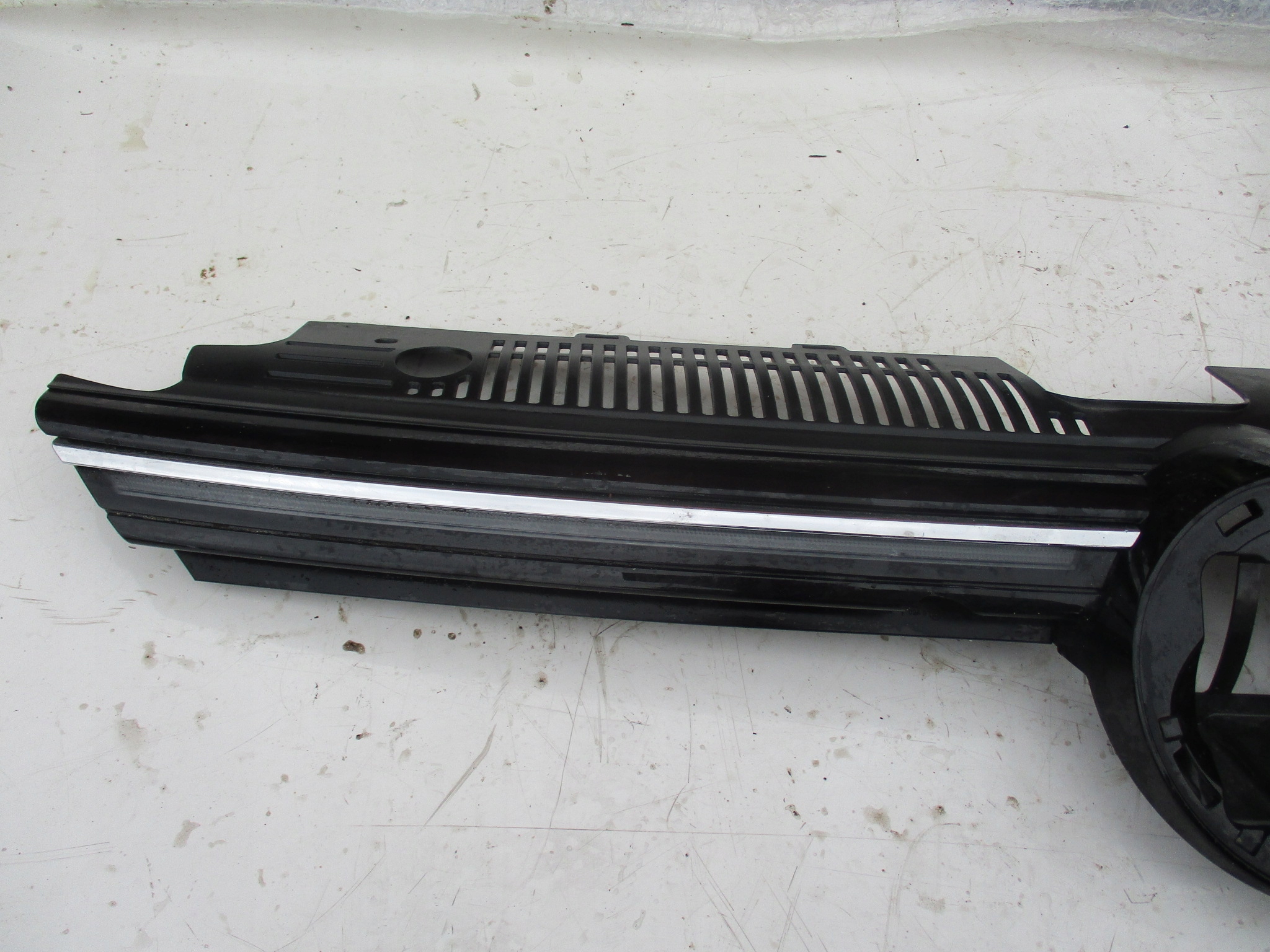 vw GOLF VIII решетка радиатора led 5H0853651S