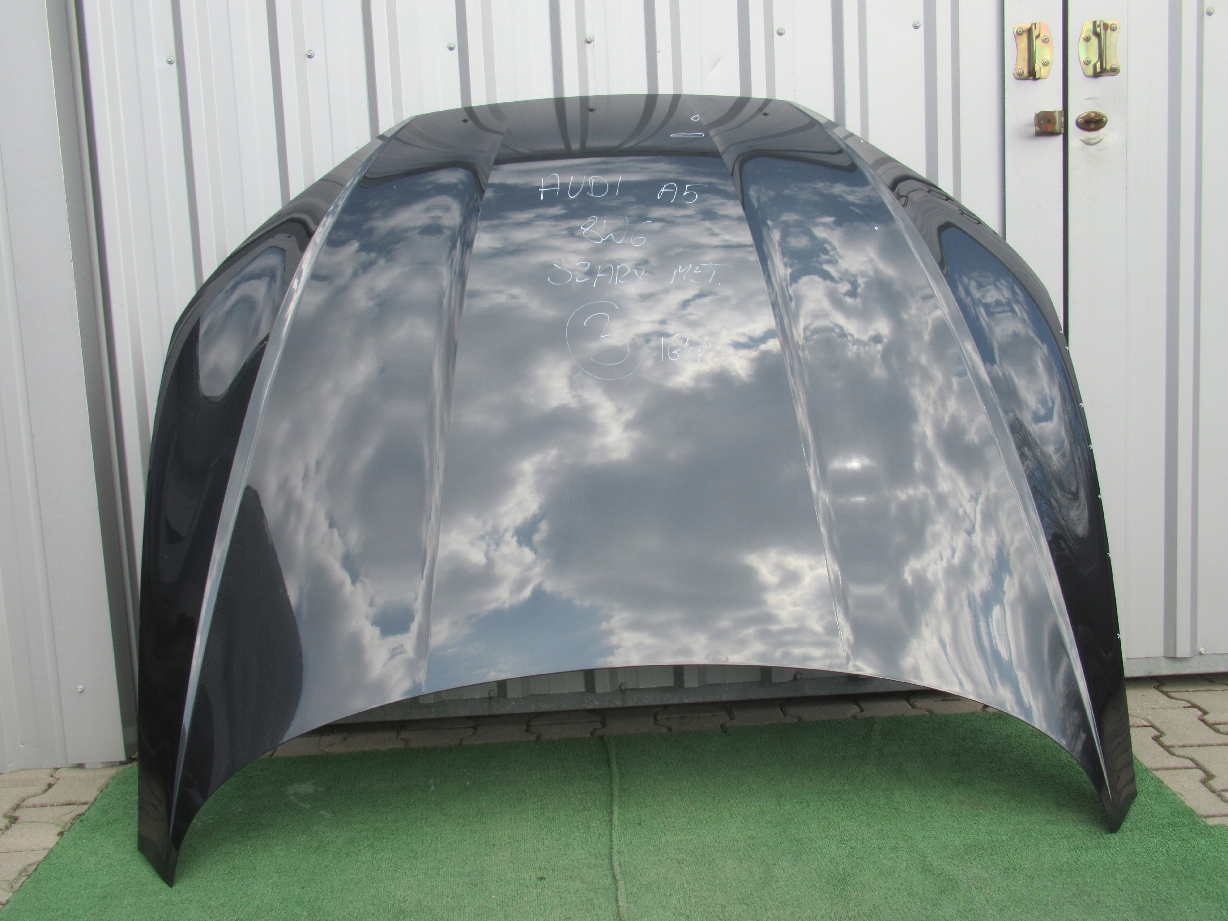 AUDI A5 B9 8W 8W6 F5 16- MASKA POKRYWA SZARY MET. IGŁA METALIK 8W6823029 Numer katalogowy części 8W6823029 01