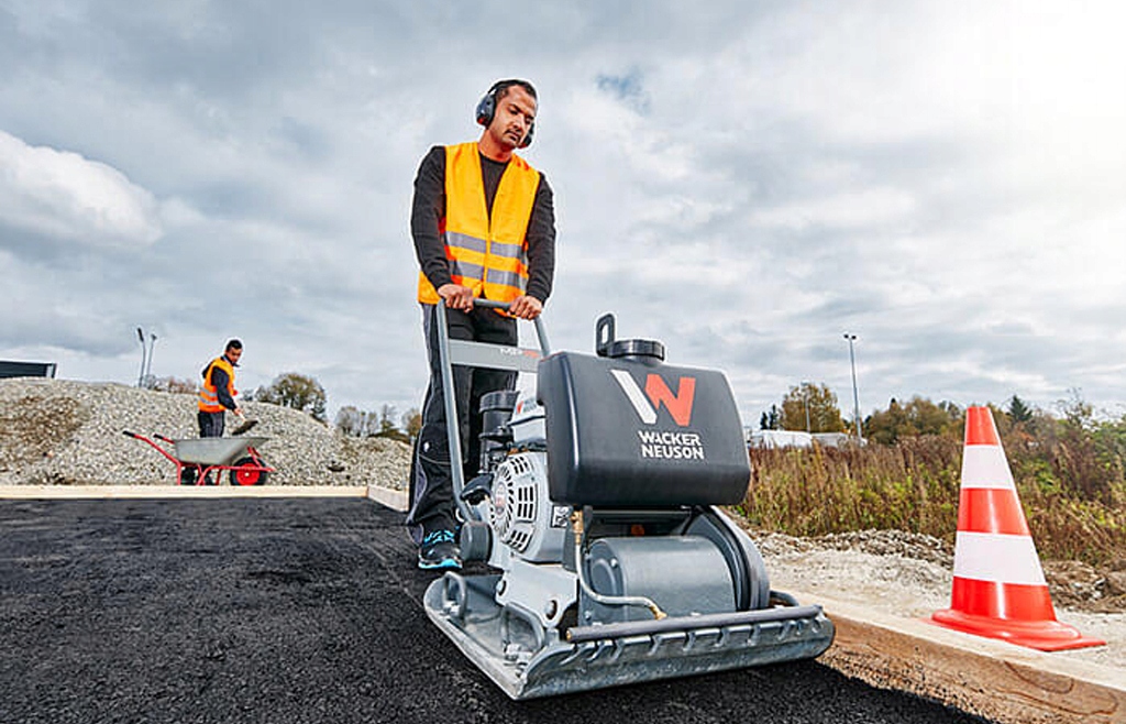 ZAGĘSZCZARKA WACKER NEUSON MP15 M-SERIES 90KG Pojemność zbiornika paliwa 3.6 l