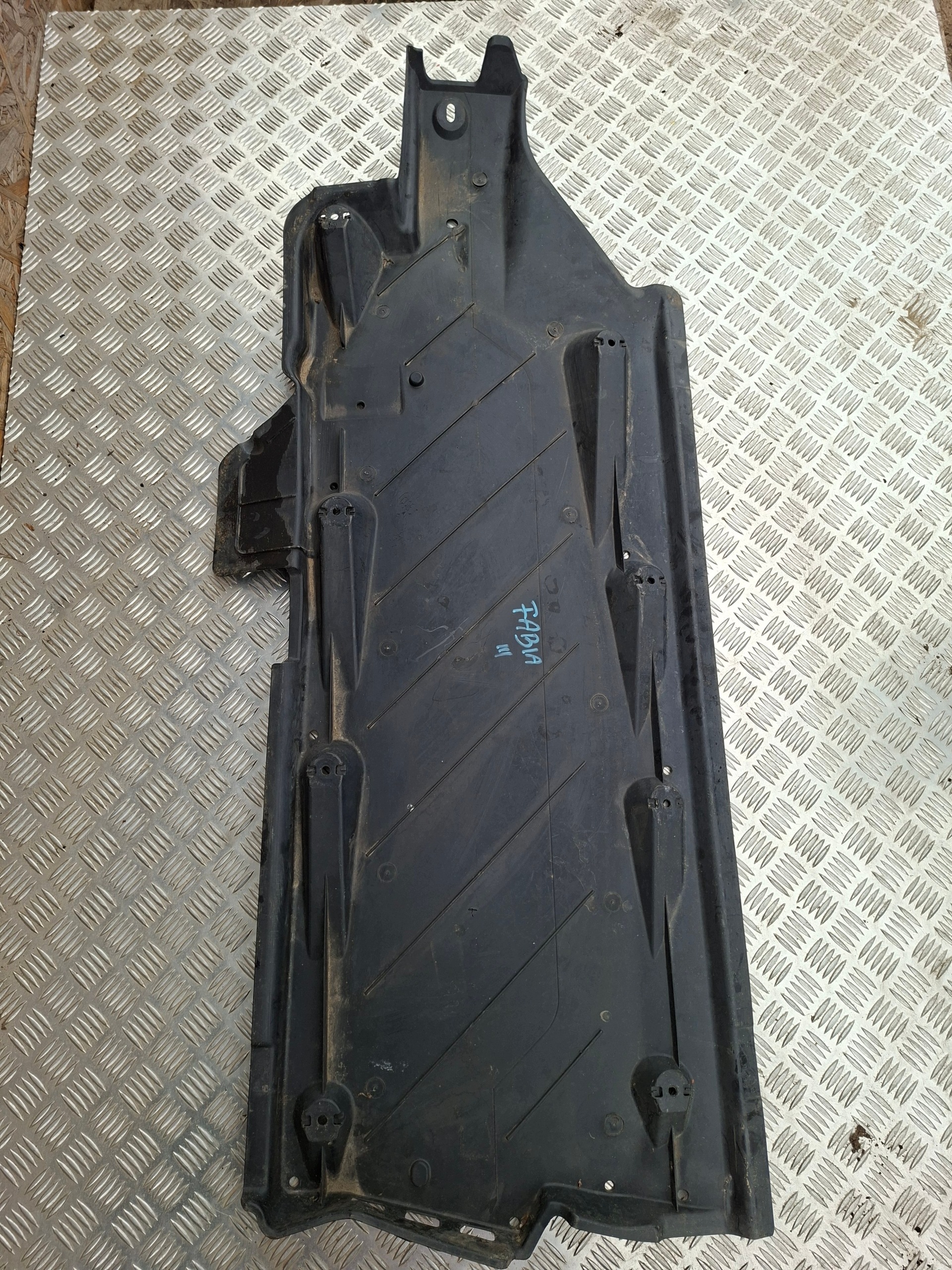 cover chassis right SKODA FABIA III 6R0825202
