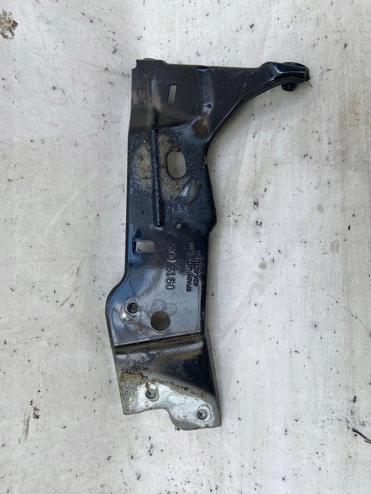 AUDI A1 II 18-> bracket of a fender left front front 82A821135