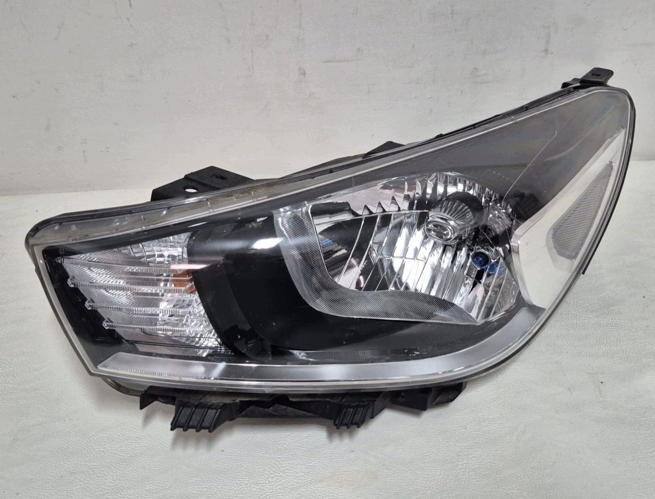KIA RIO IV 17- light left front front ZWYKLA 92101-H8