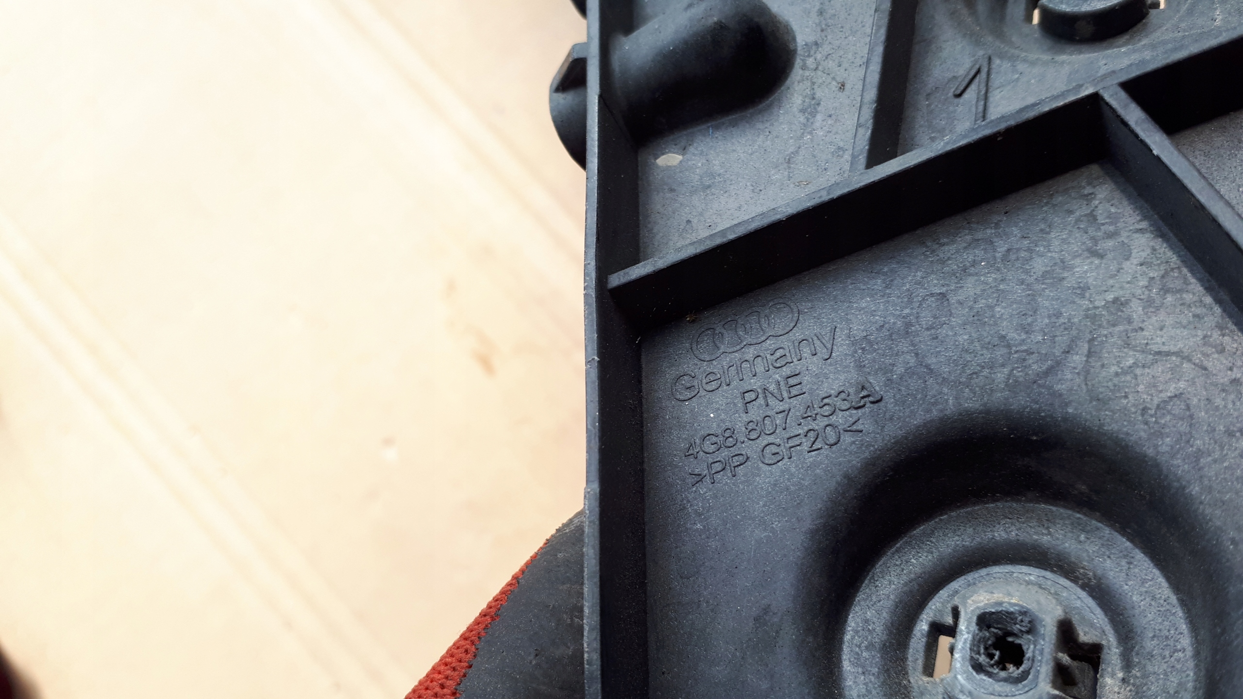 S7 4G A7 bumper bracket left rear part 4G8807453A