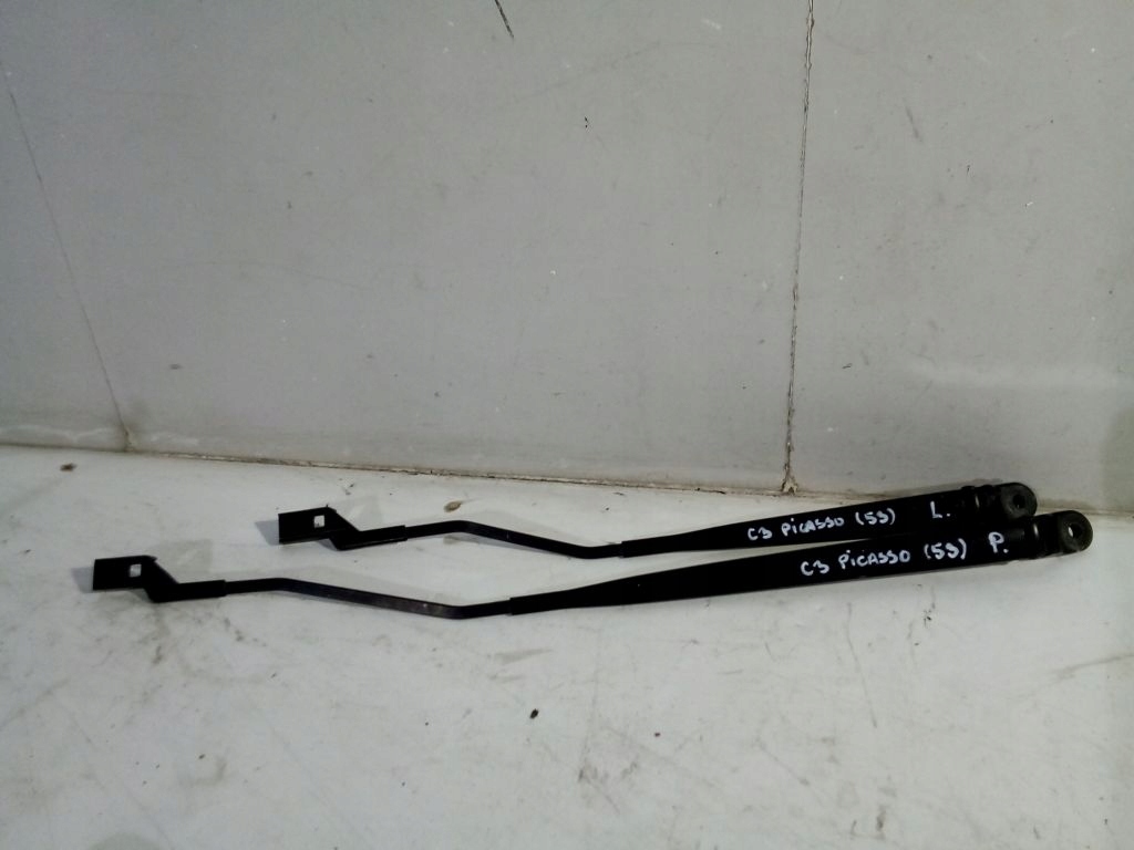 Citroen C3 Picasso wiper arms front