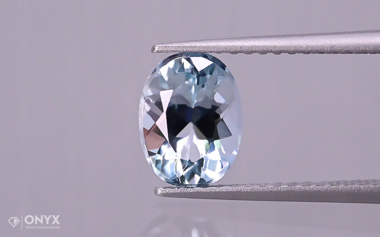 Akvamarín fasetovaný ovál 8x6 mm