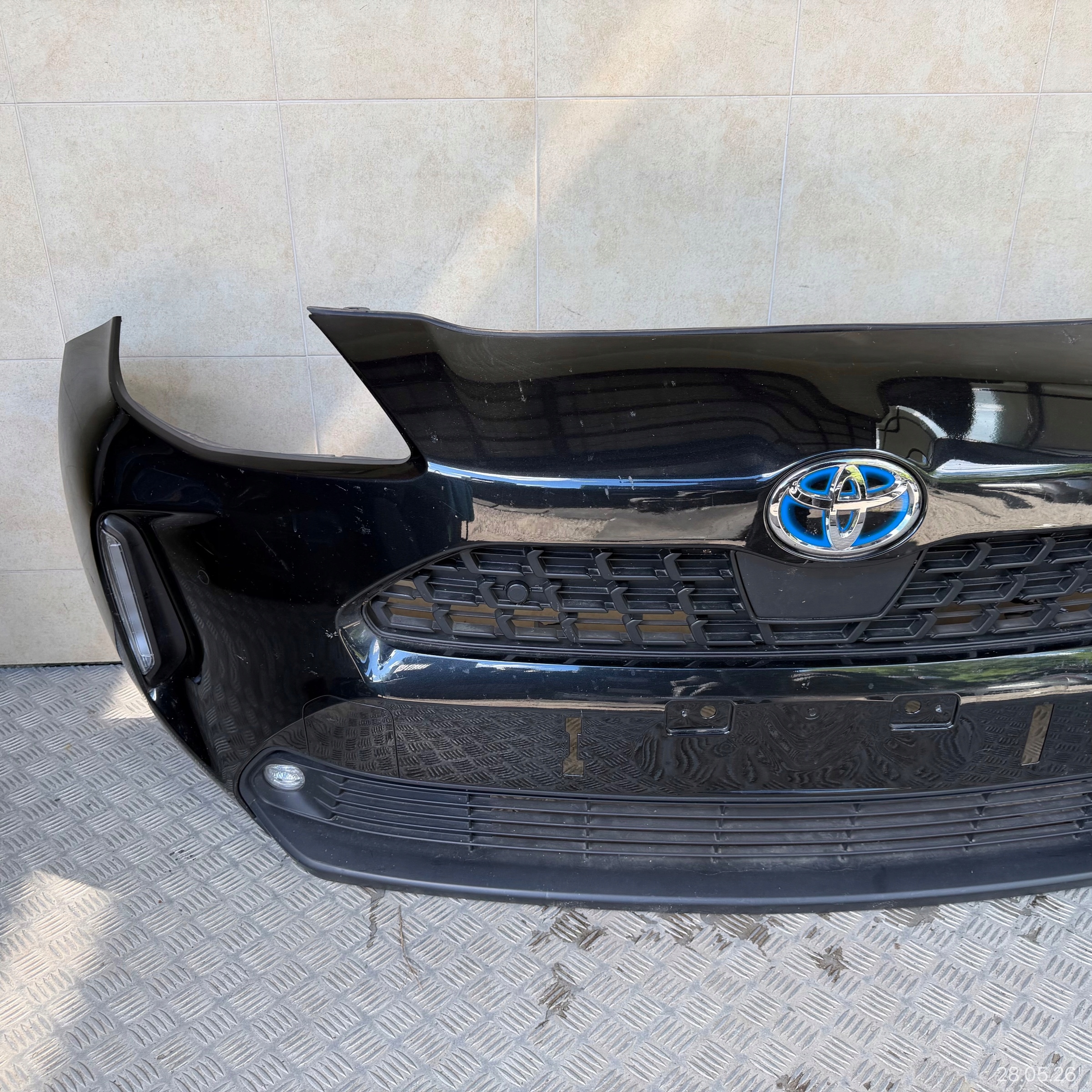front bumper complete TOYOTA YARIS CROSS 2023 ROK 4 PDC