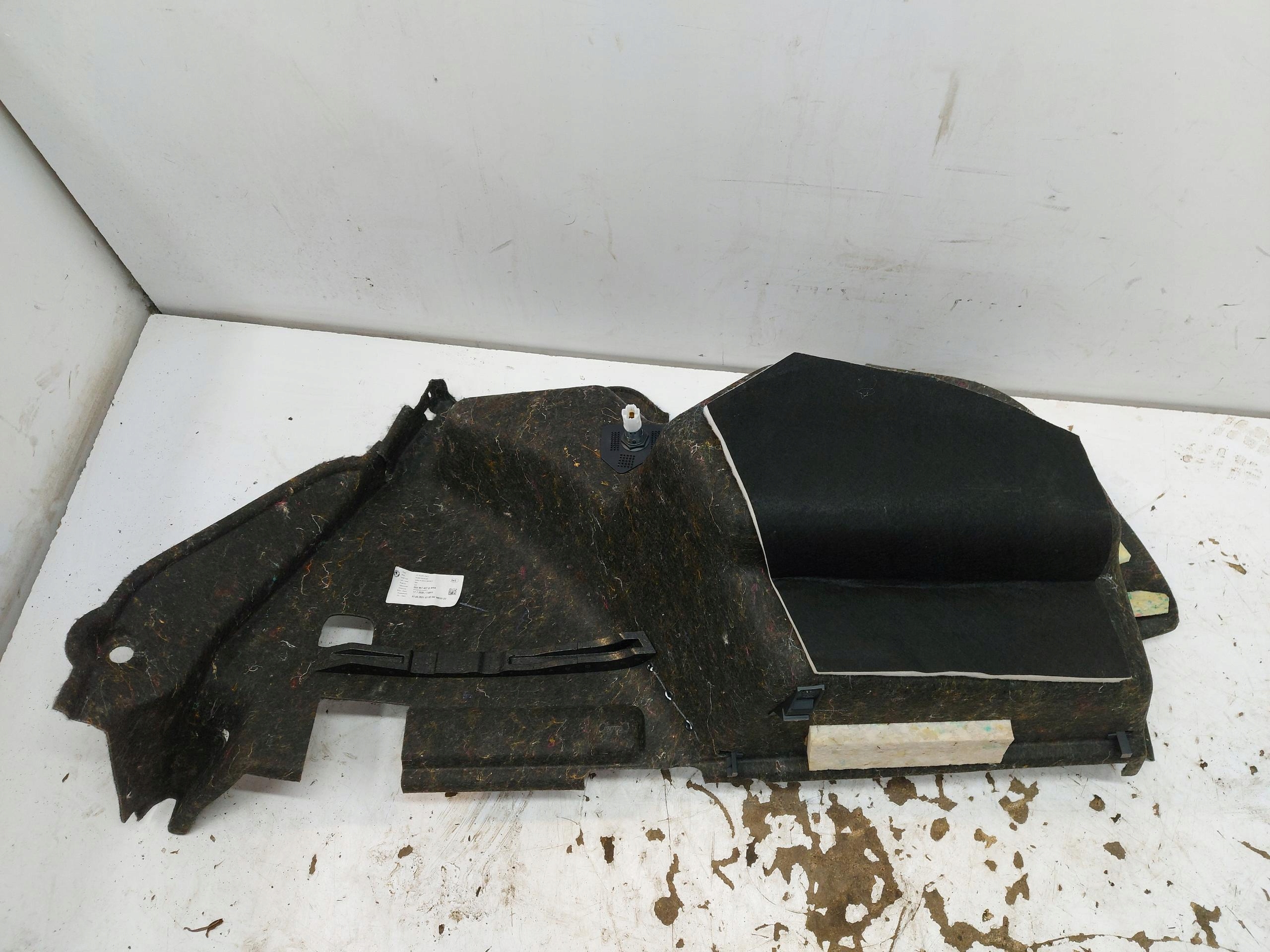 Skoda Octavia IV 5E3 sedan side upholstery boot rear part left 5E6867427B