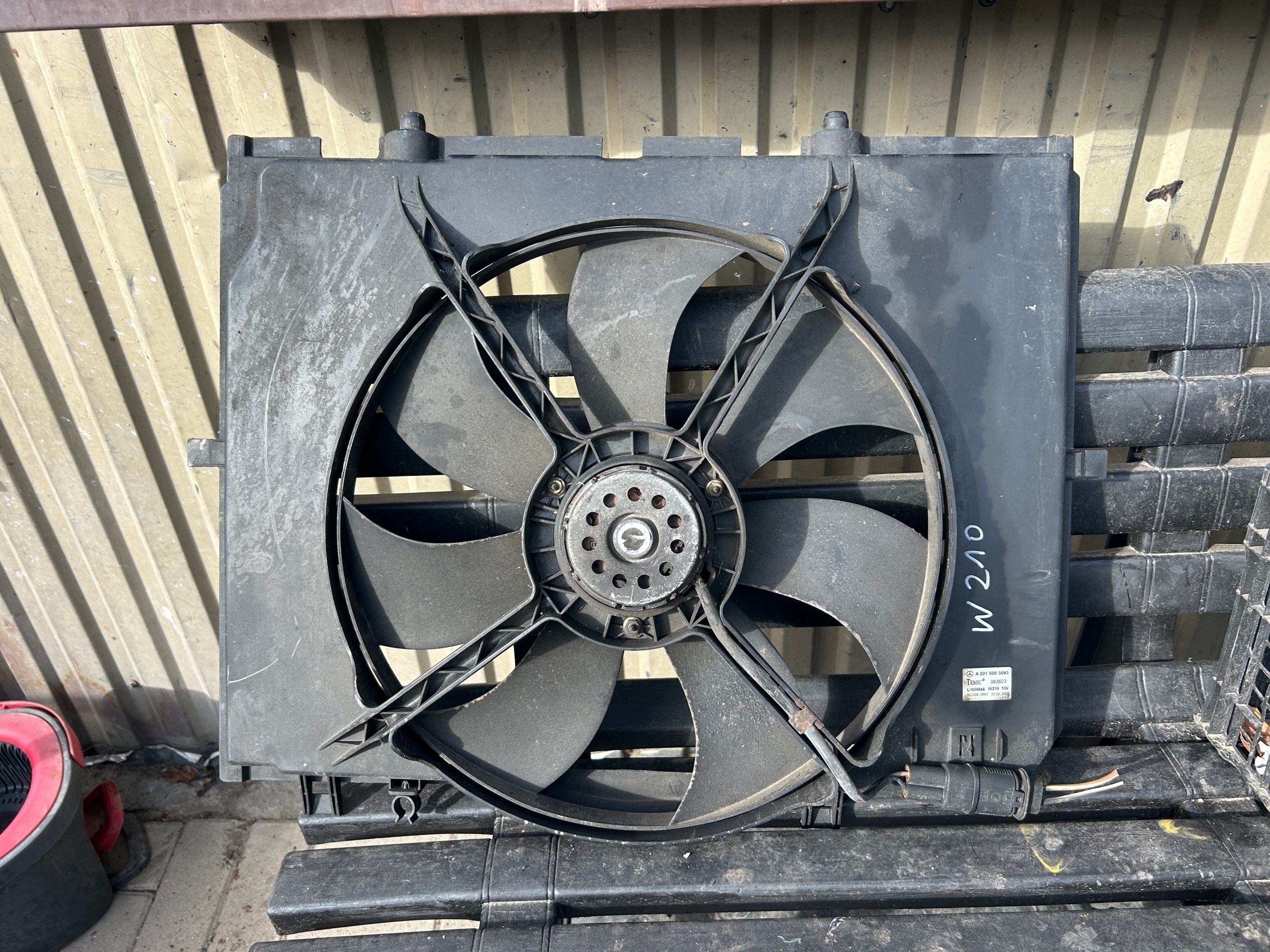 MERCEDES W210 ventilátor chladiče A0015003093