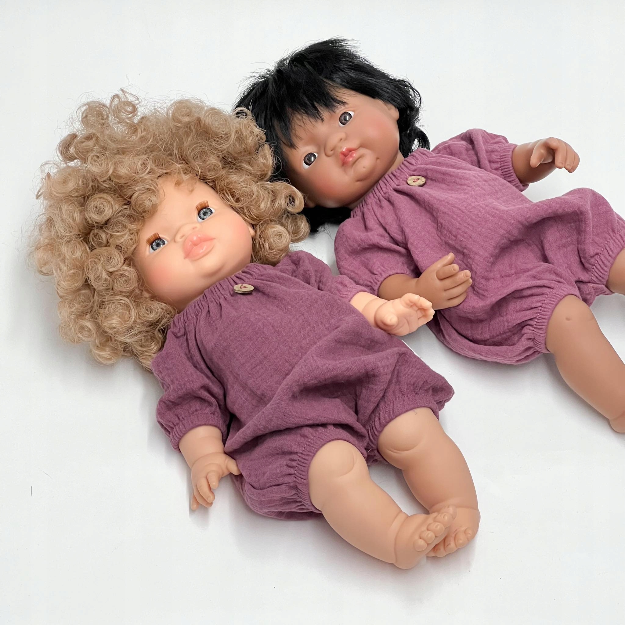 Ubranka dla lalek Miniland 38 Paola Reina 34 Minikane, kombinezon jagodowy Marka Pozostałe