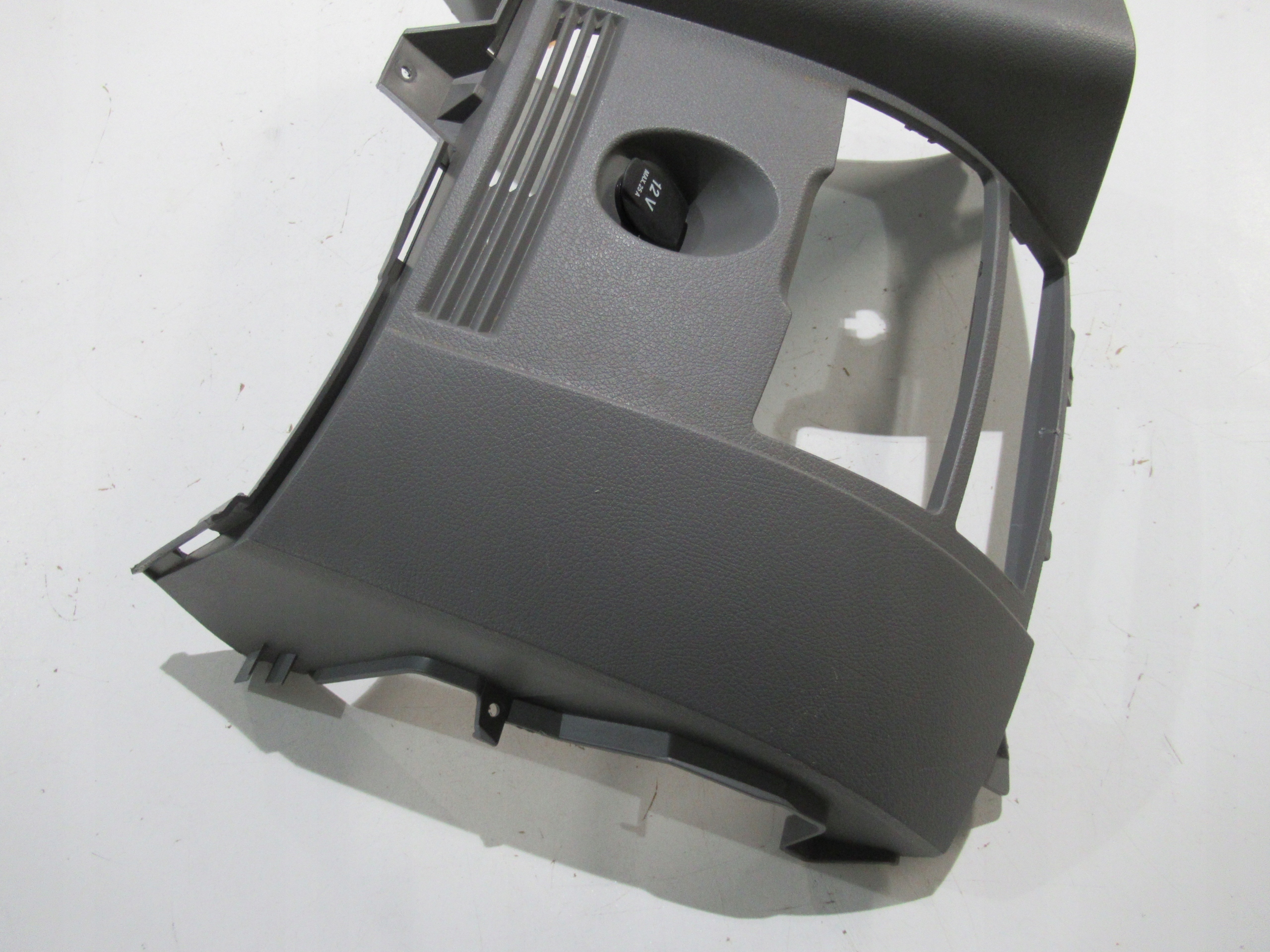 SPRINTER 906 CRAFTER Konsole mitte A9066800031