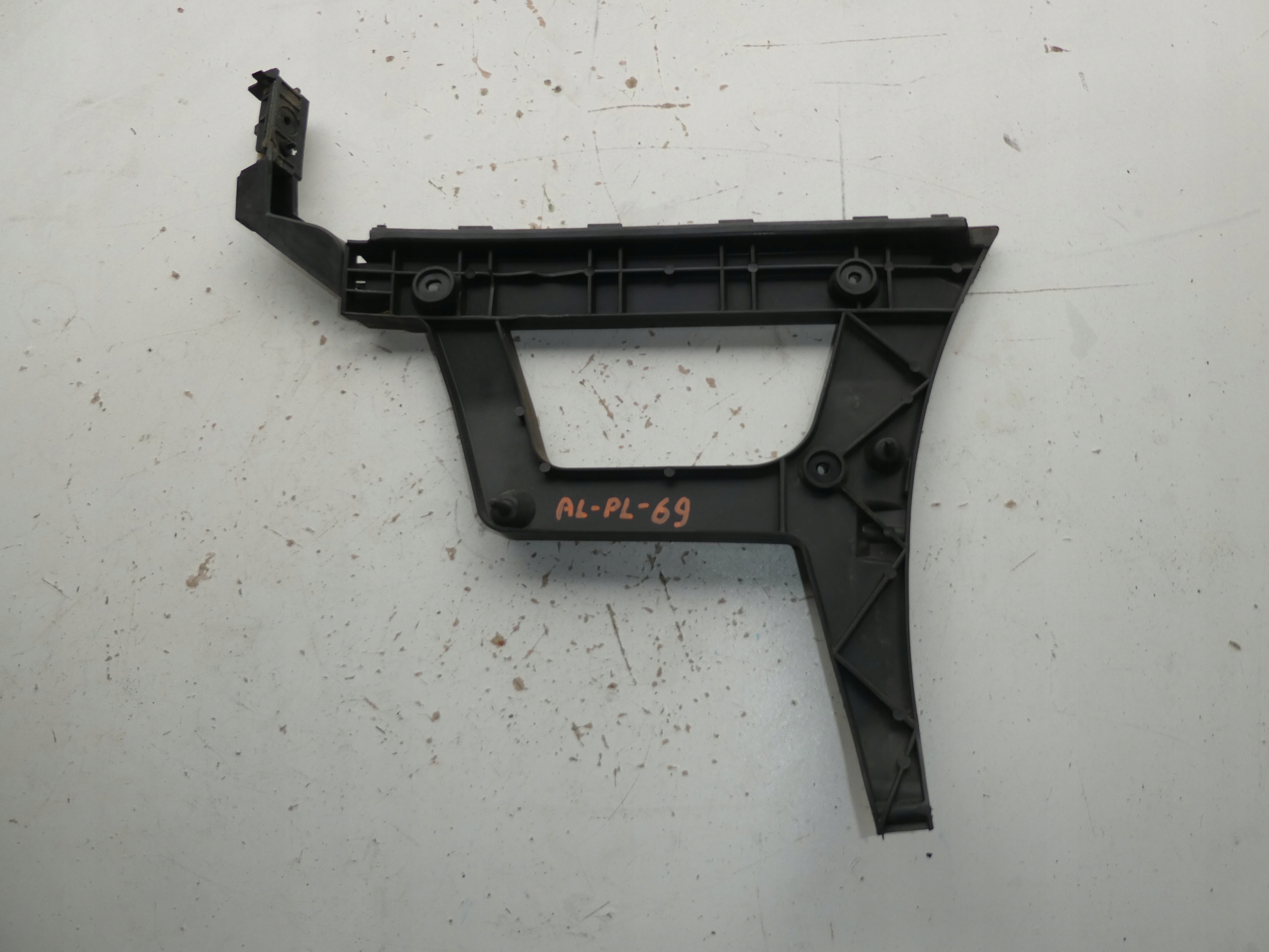 bumper bracket left rear part 8K5807453A A4 B8
