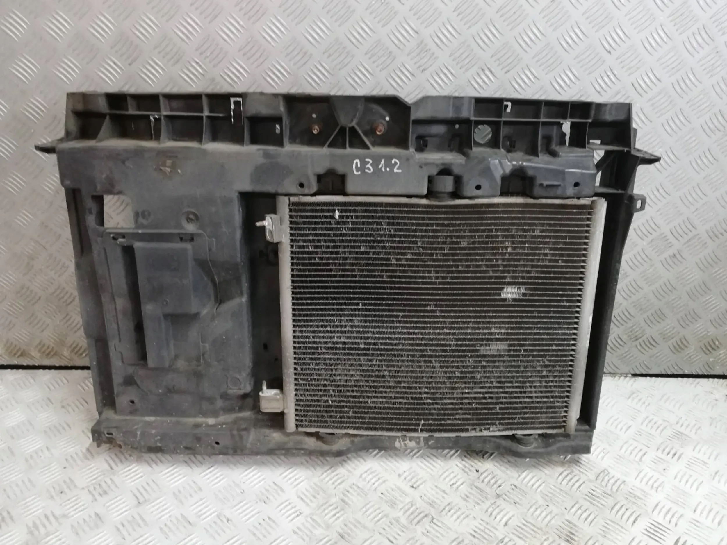 PAS PRZEDNI CHŁODNICE CITROEN DS3 C3 II 1.0 1.2 VTI PEUGEOT 208