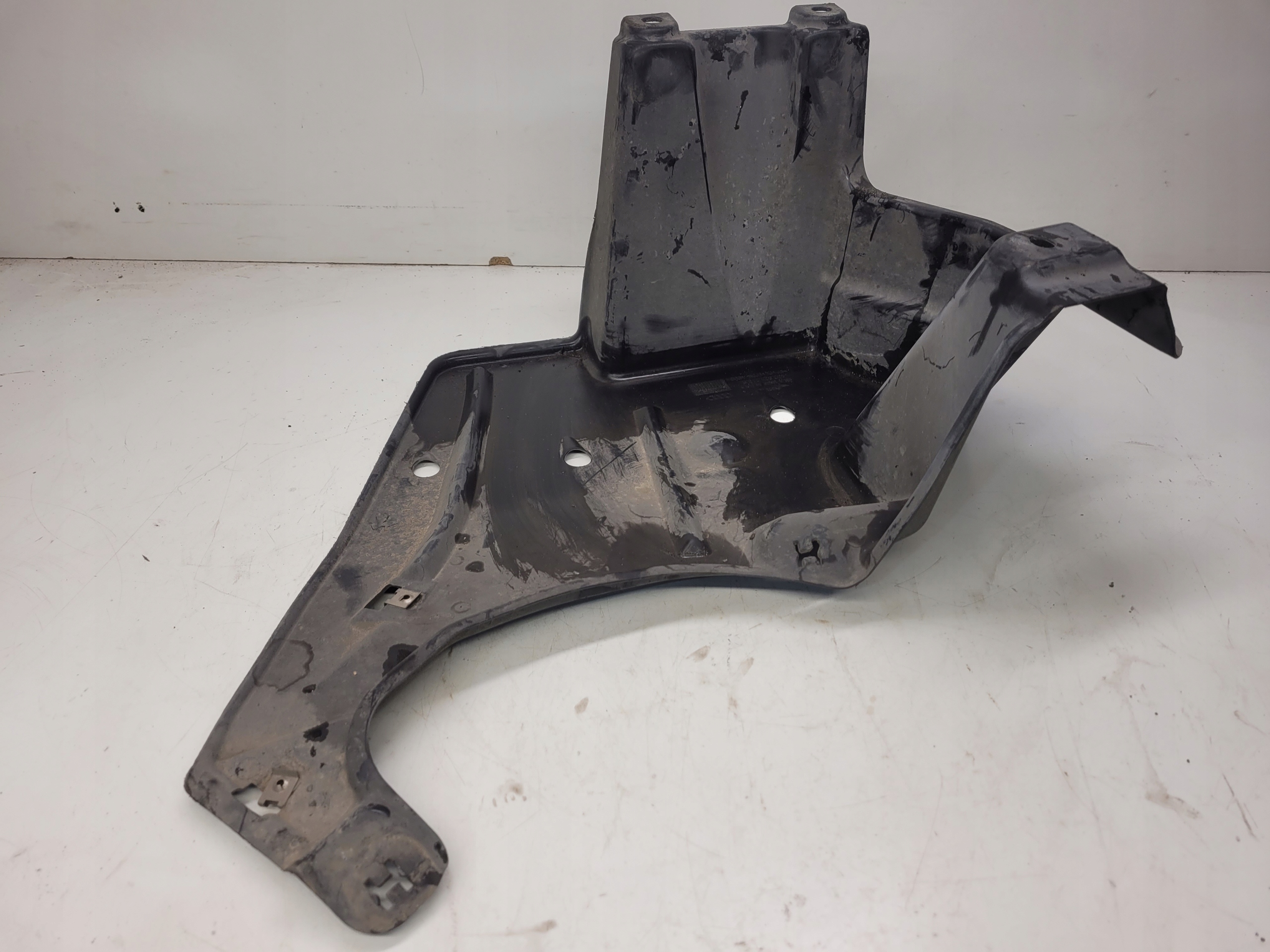 cover chassis left AUDI A6 C7 4G0825219B