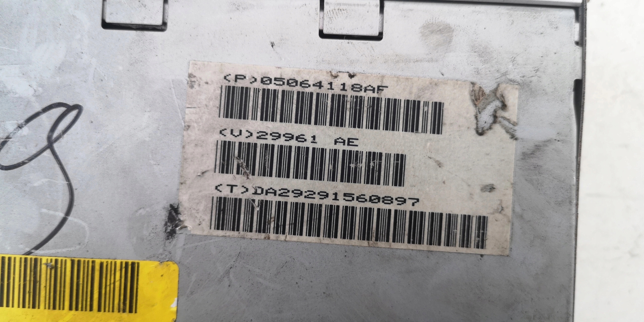 amplifier RADIA CHRYSLER 300C P05064118AF V29961AE