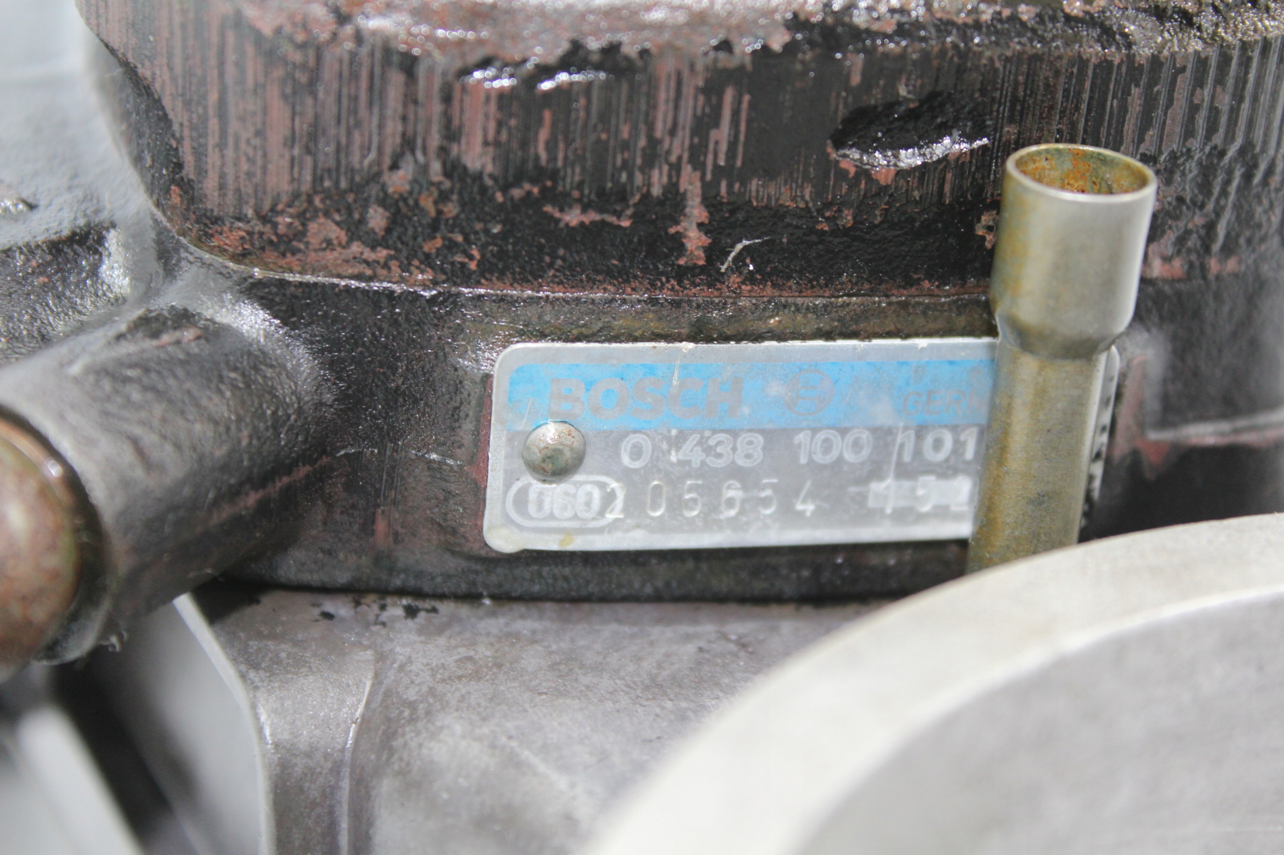 BMW E12 E28 E30 PRZEPLYWOMIERZ ROZDZIELACZ WTRYSKU Part number 0438120140