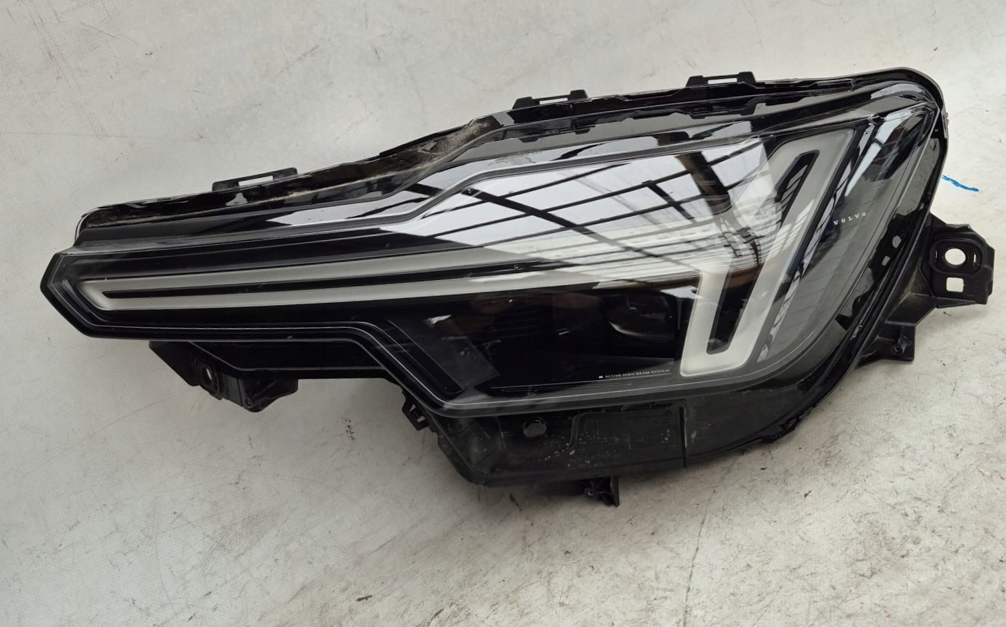 VOLVO XC90 II DRUGI LIFT 24- light left front front FULL LED 32365979