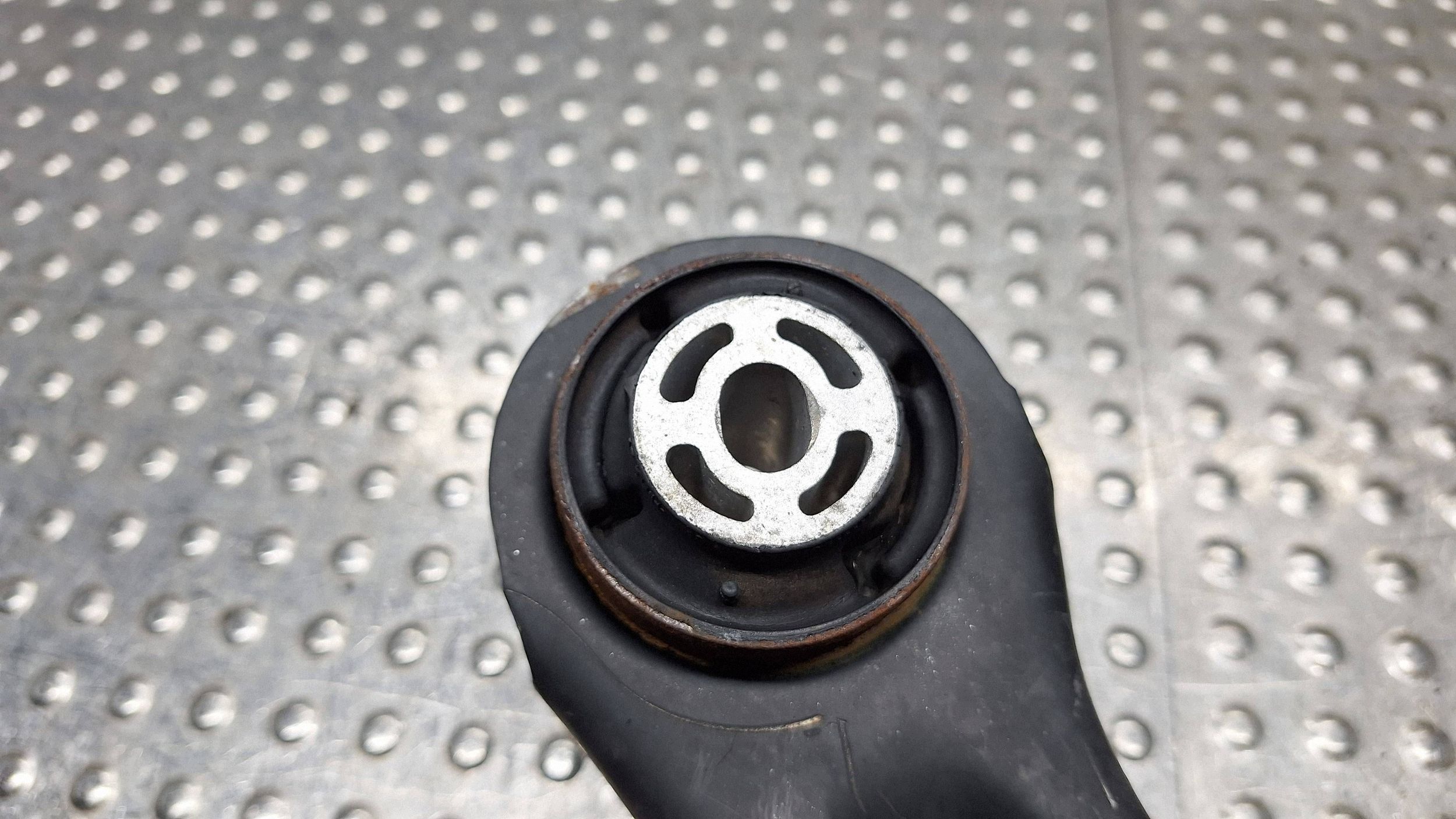 arm left front H1BC-3051L FORD FIESTA MK8