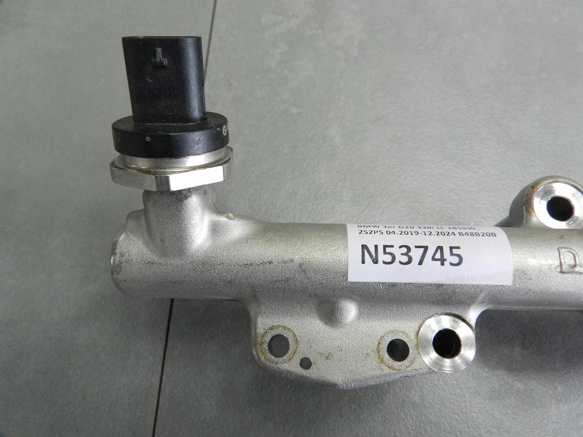 BMW 3 G20 2.0i injection ramp 8665633