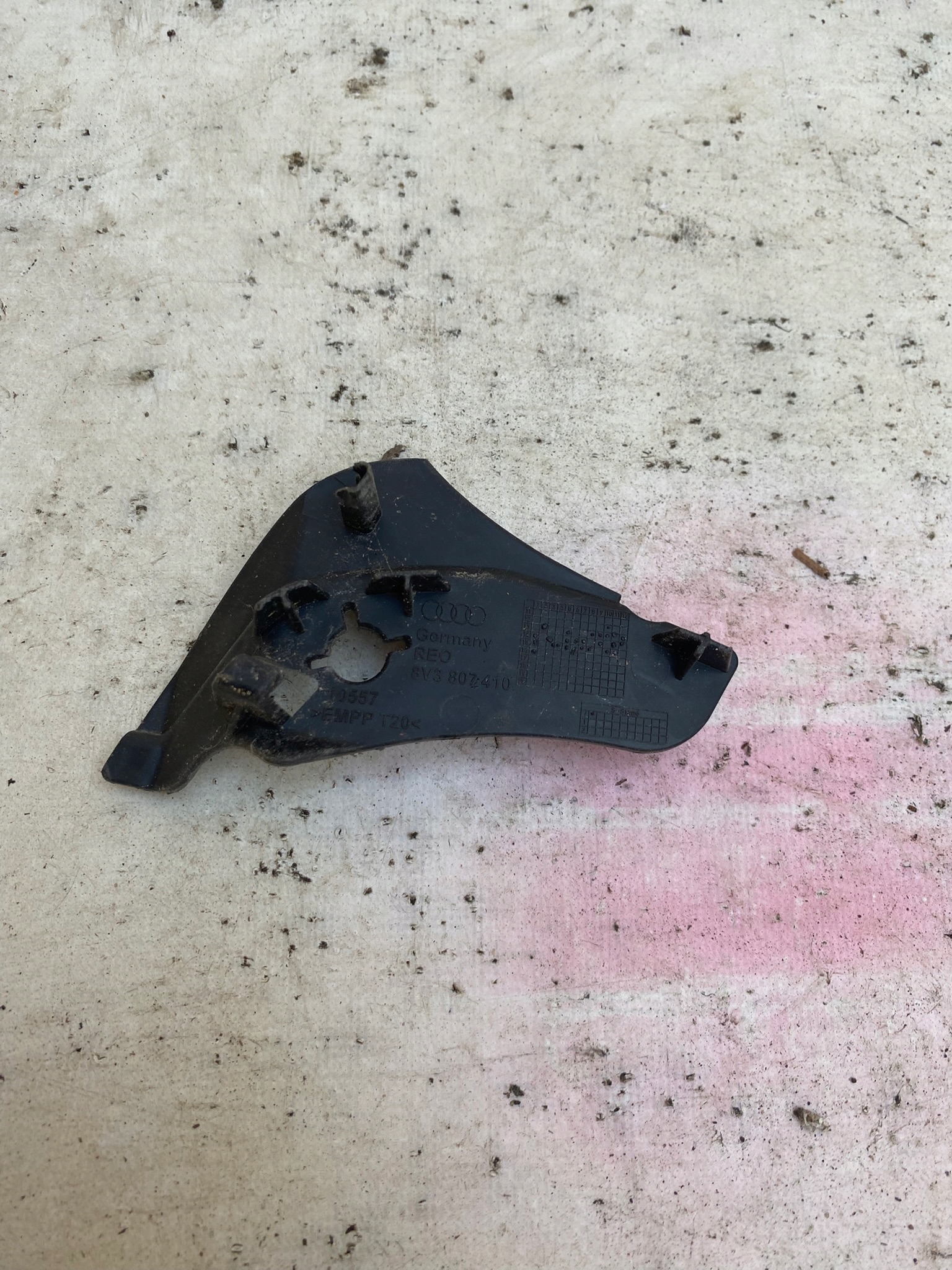 AUDI A3 SLINE S3 Supporto staffa Paraurti Destra 8V3807410