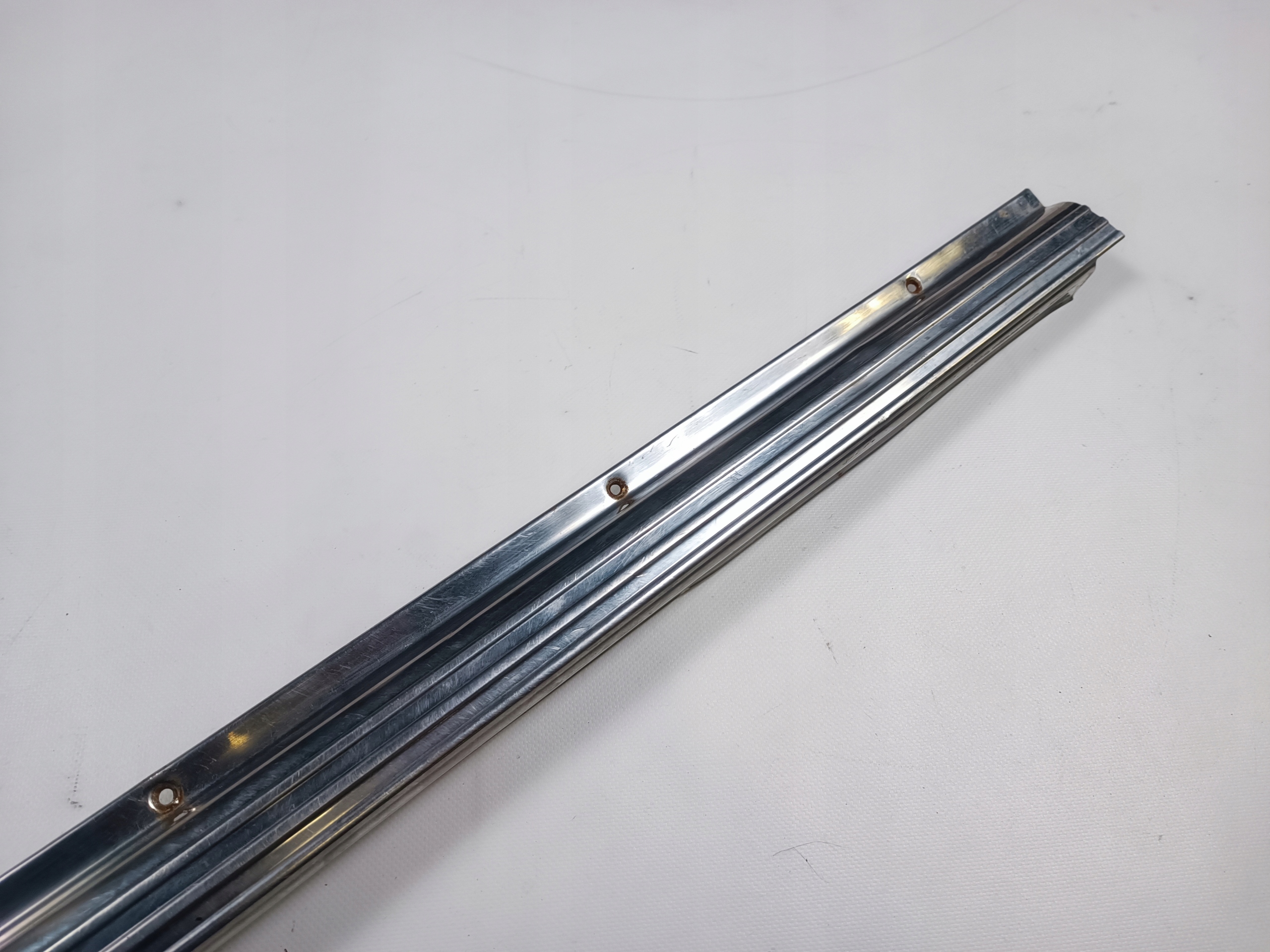 moulding threshold left Mercedes SL R107 C107