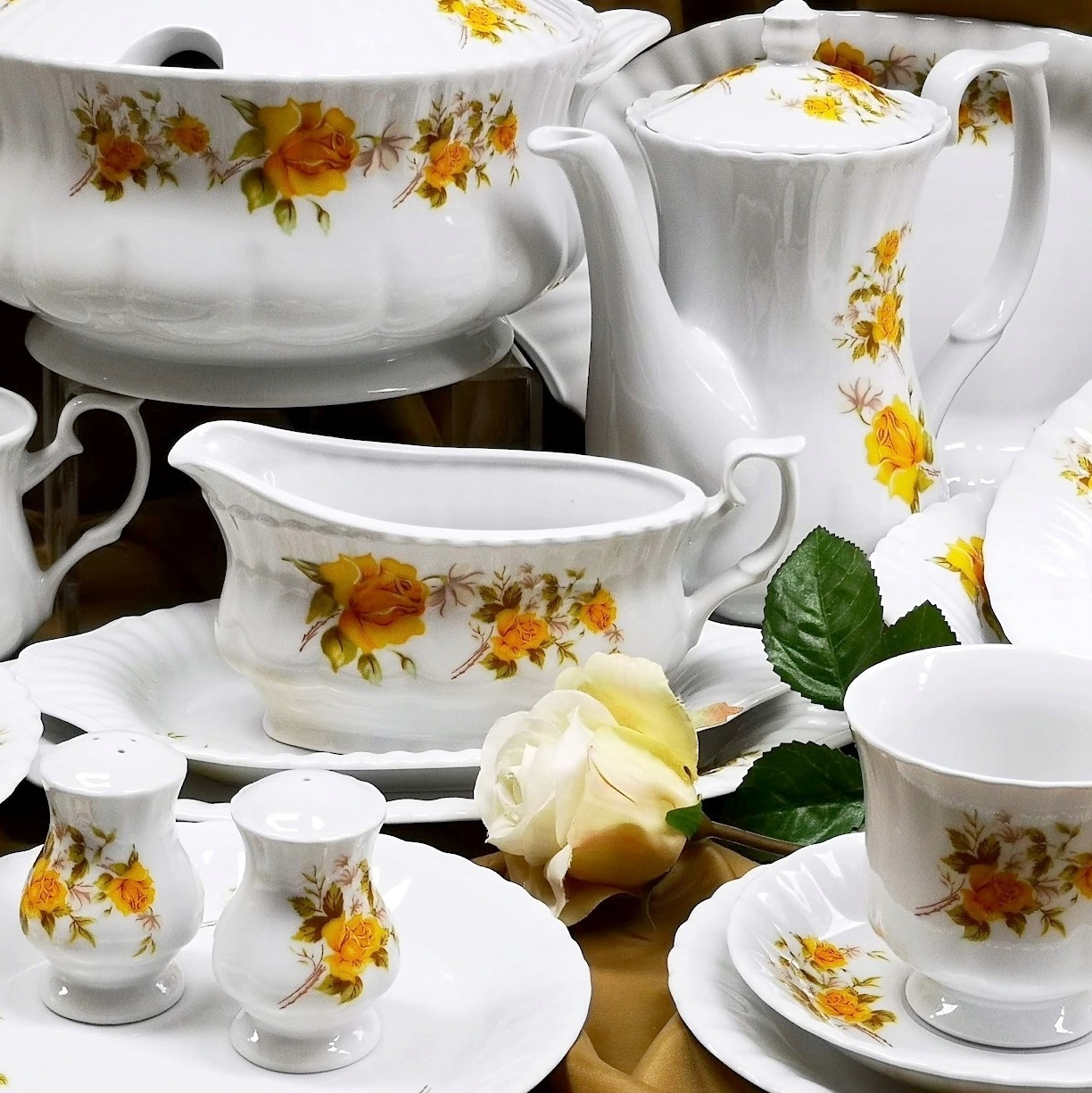 973 Serwis Obiadowo-kawowy 12/108 Golden Rose Iwona Chodzież Malcer
